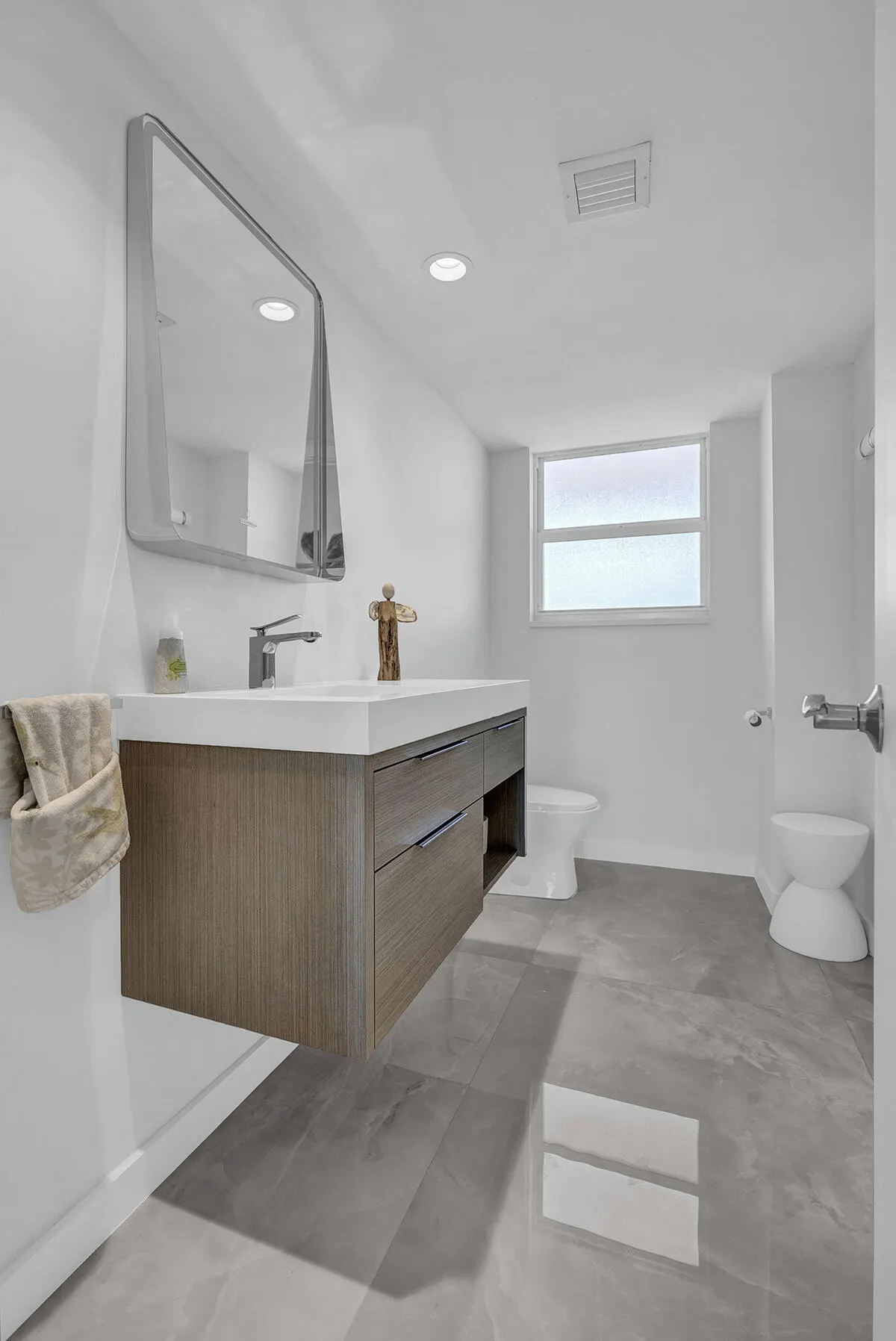 201 N Riverside Drive ##802