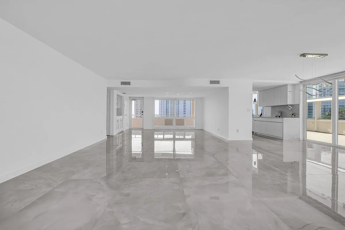 201 N Riverside Drive ##802