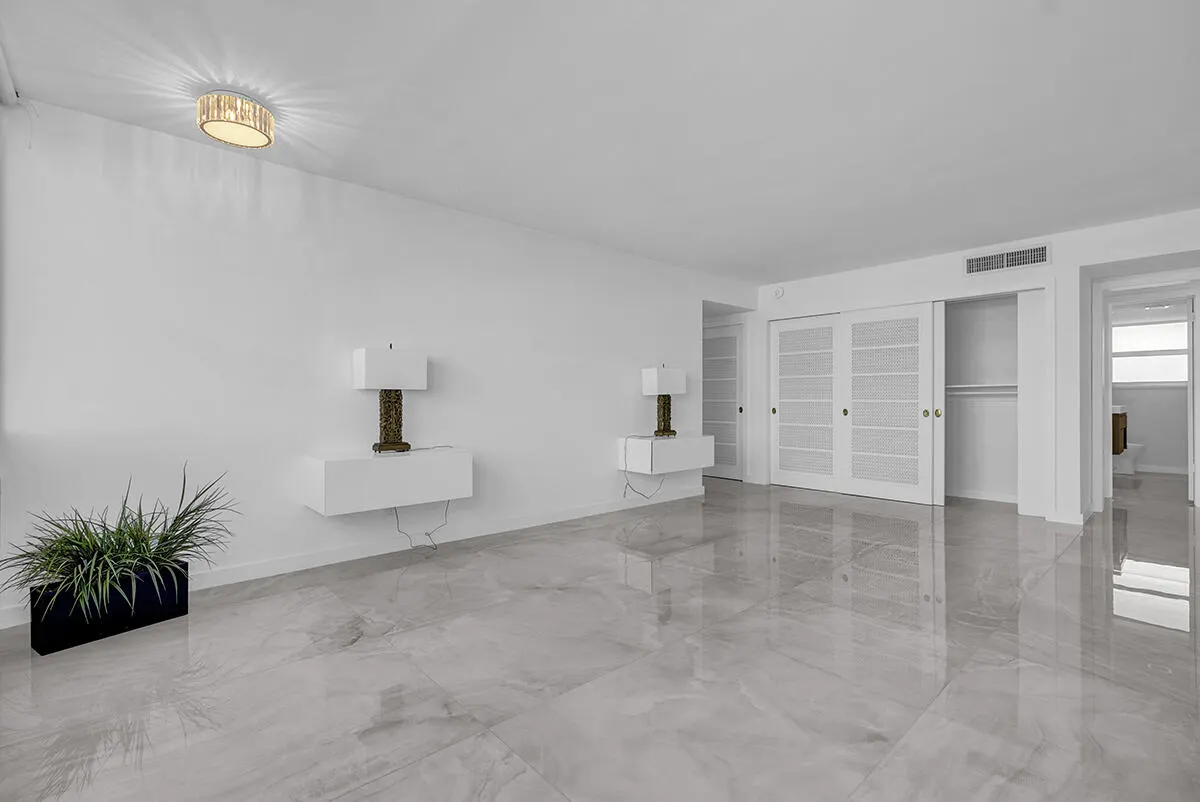 201 N Riverside Drive ##802