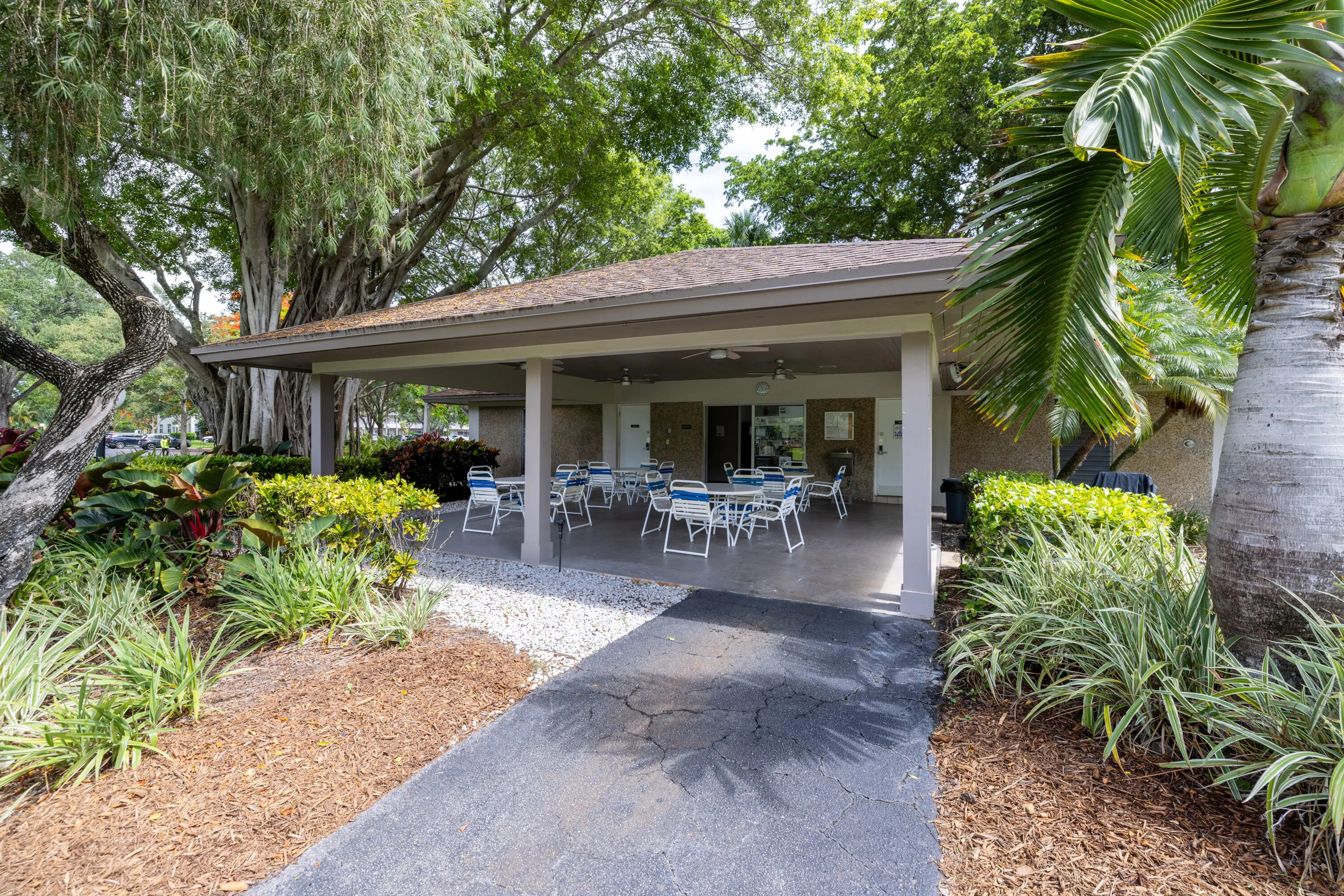575 Oaks Lane #708