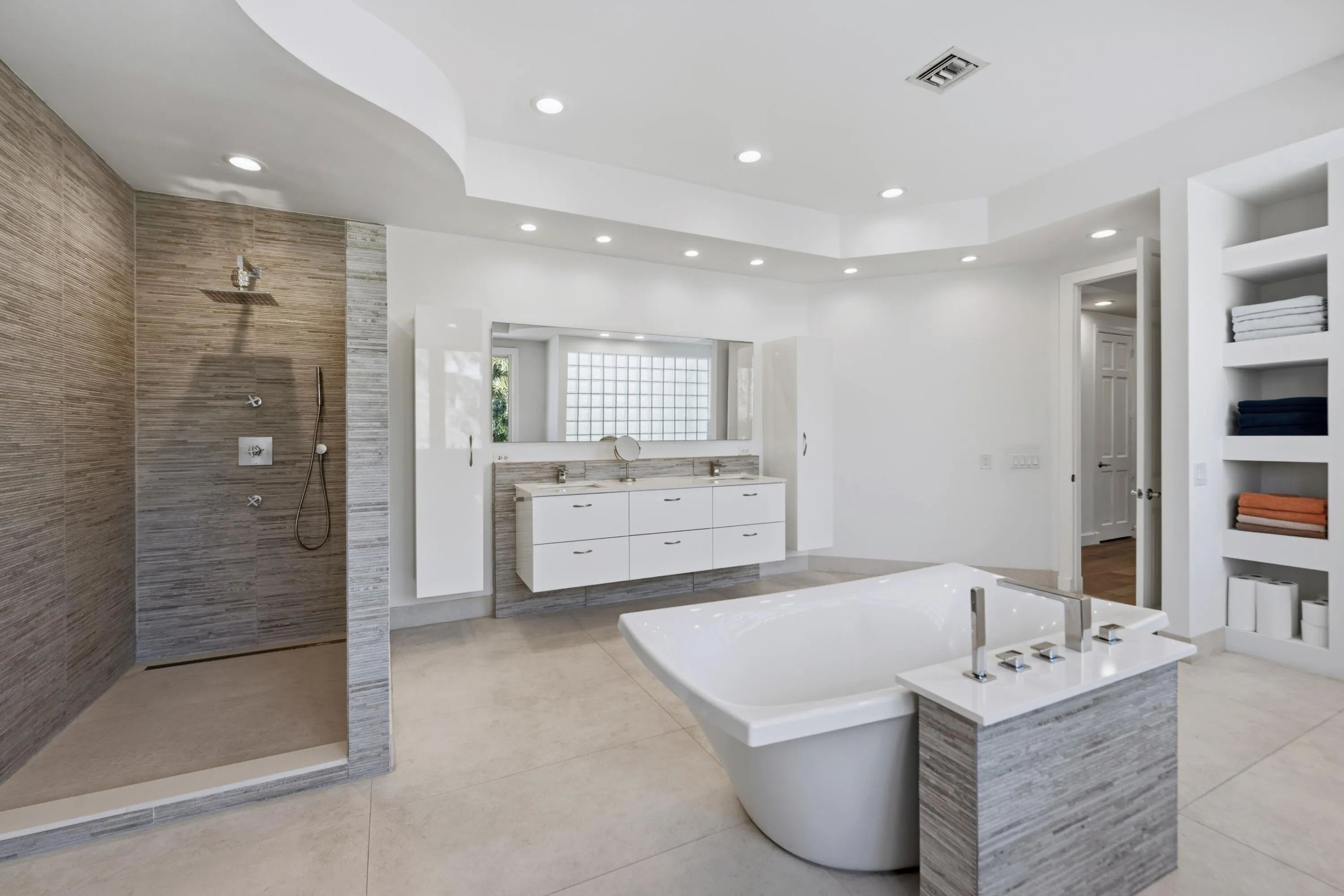607 INTRACOASTAL Drive