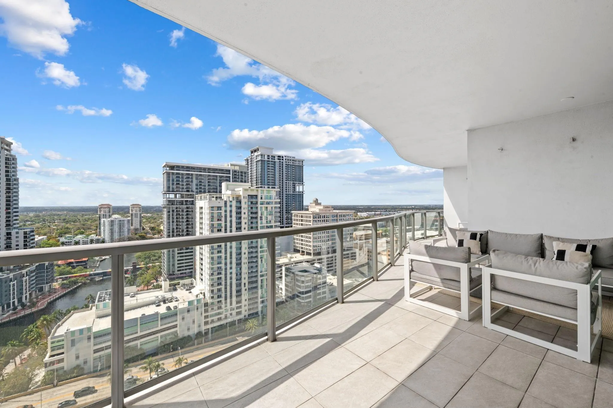 100 E LAS OLAS Boulevard #2404