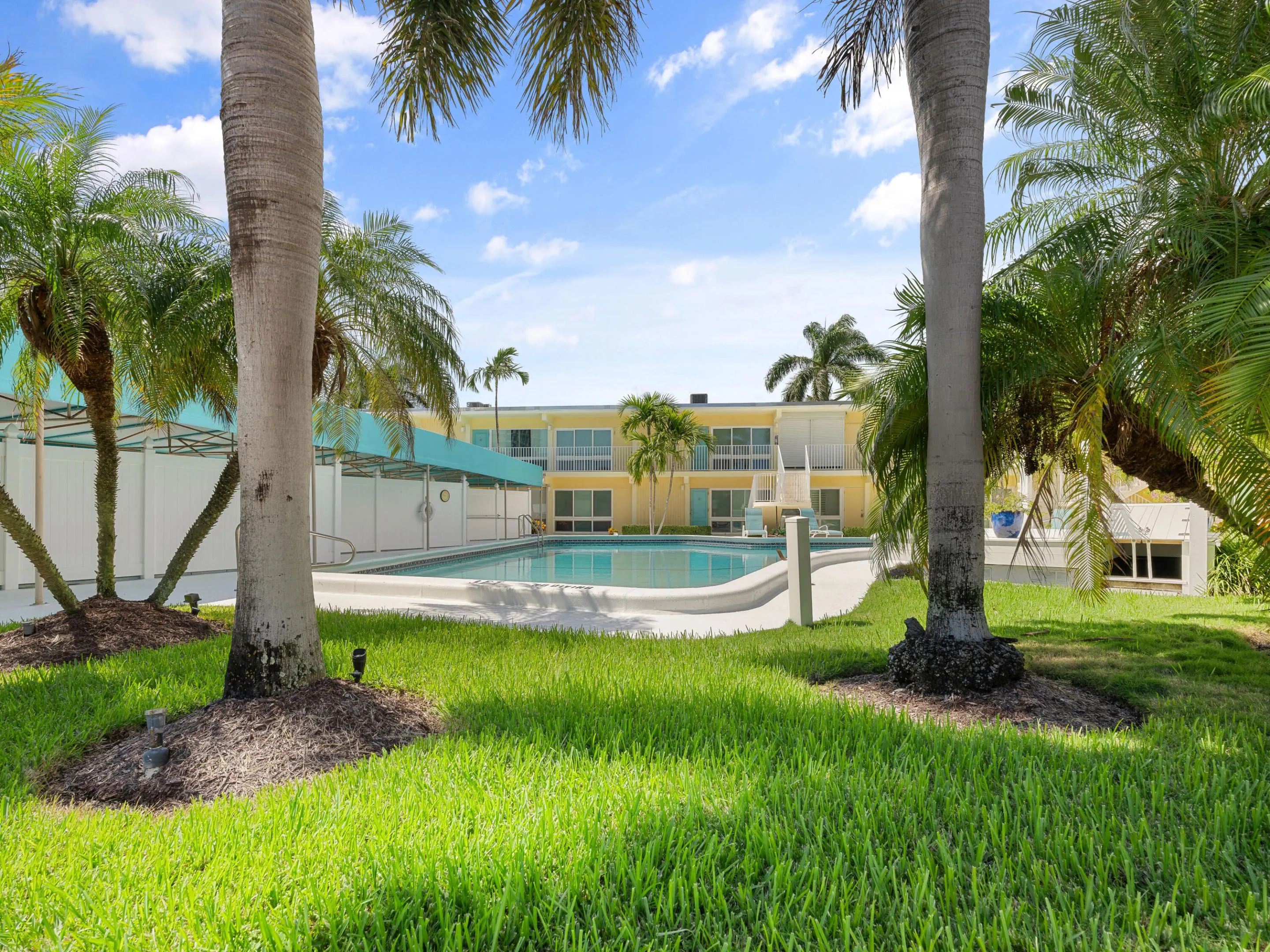 3037 Harbor Drive #18