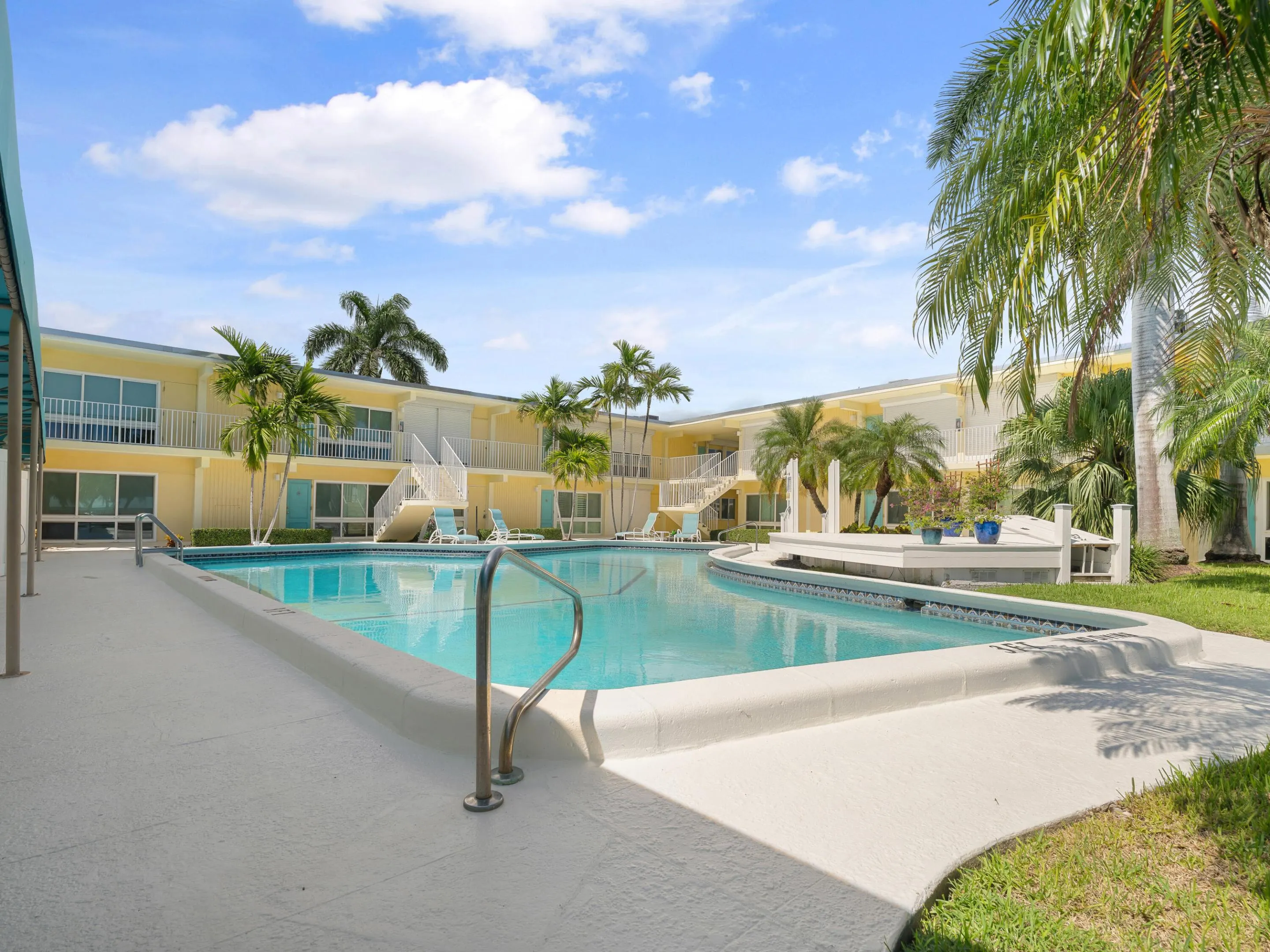 3037 Harbor Drive #18