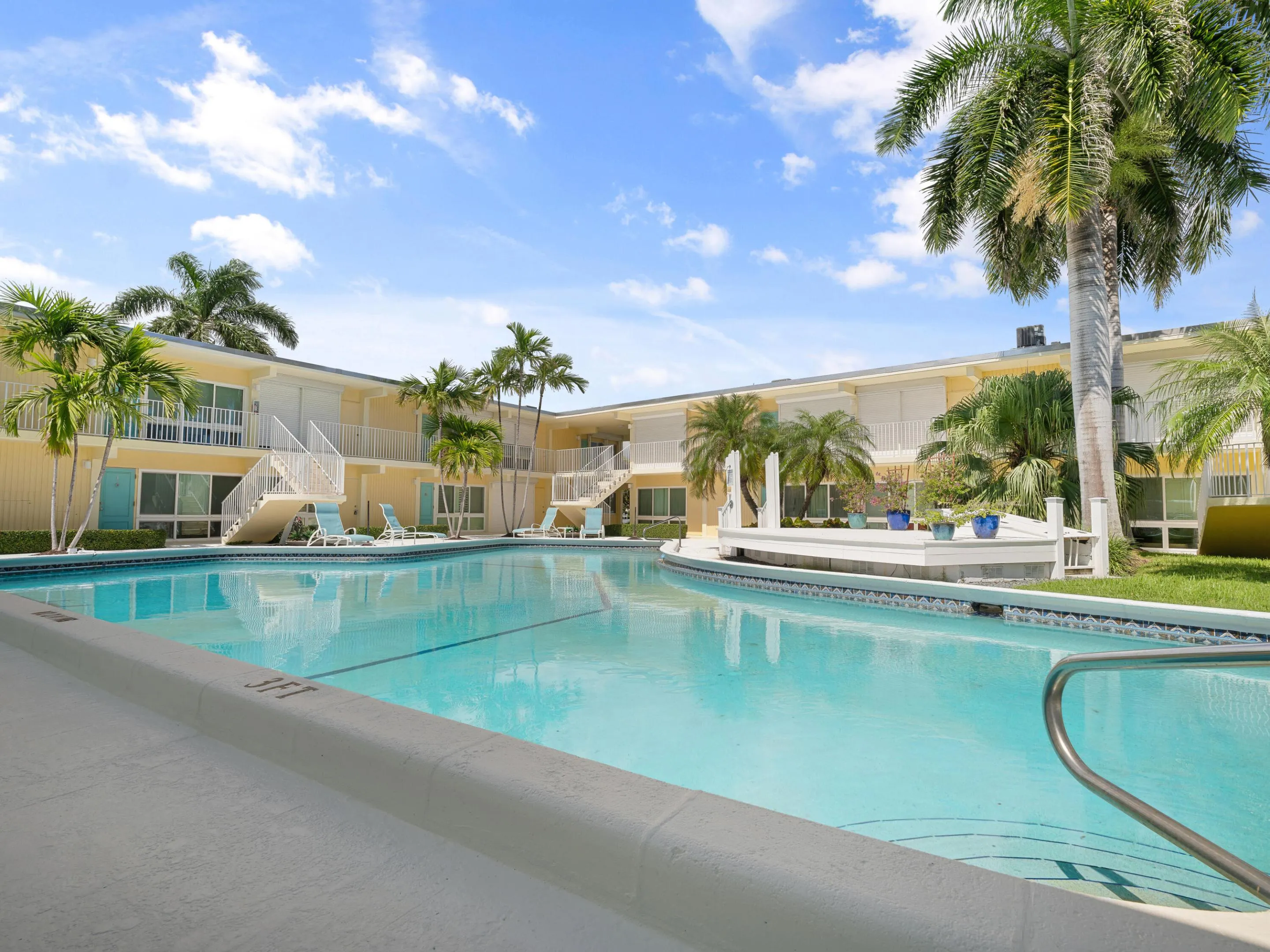 3037 Harbor Drive #18