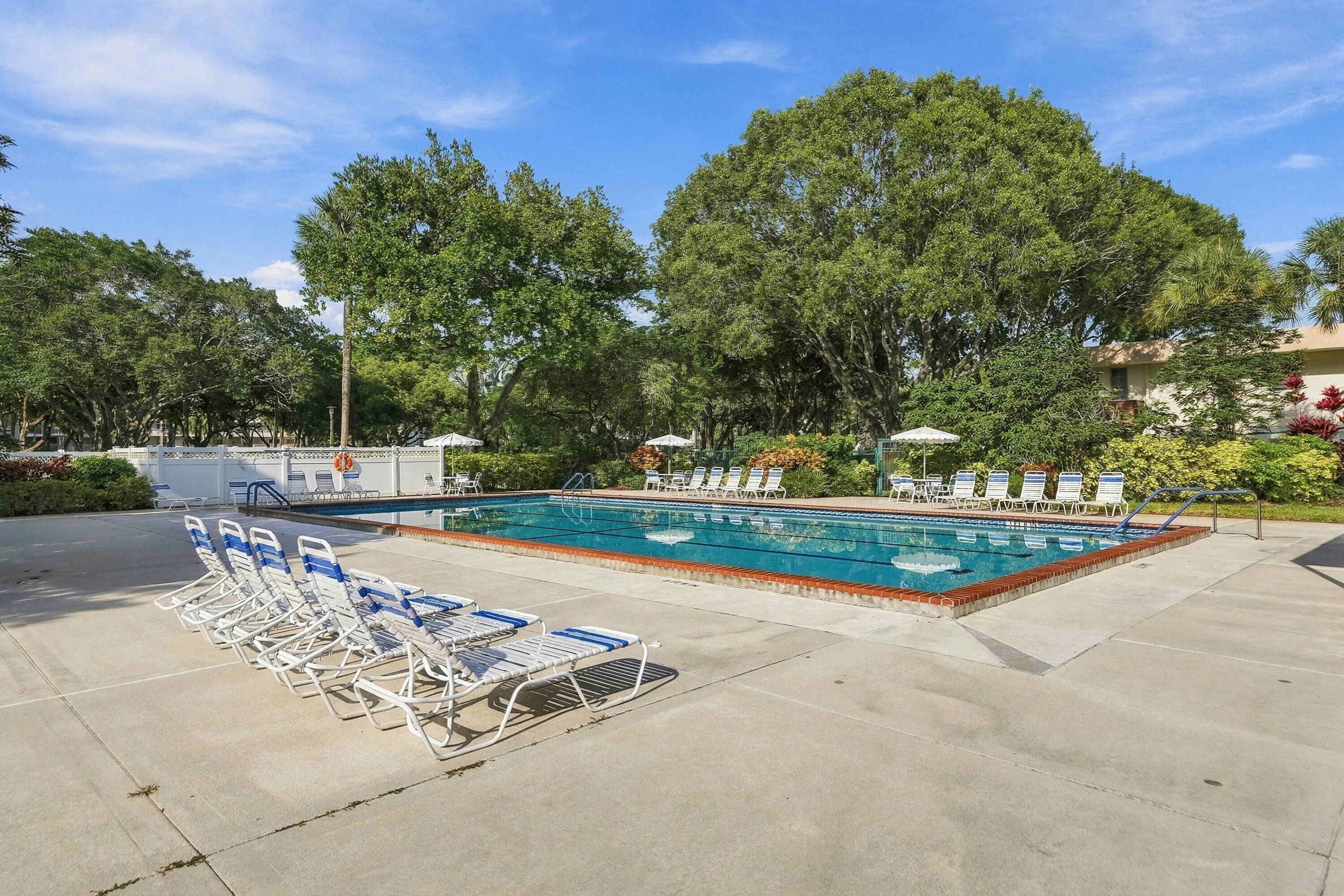 3980 Oaks Clubhouse Drive #212