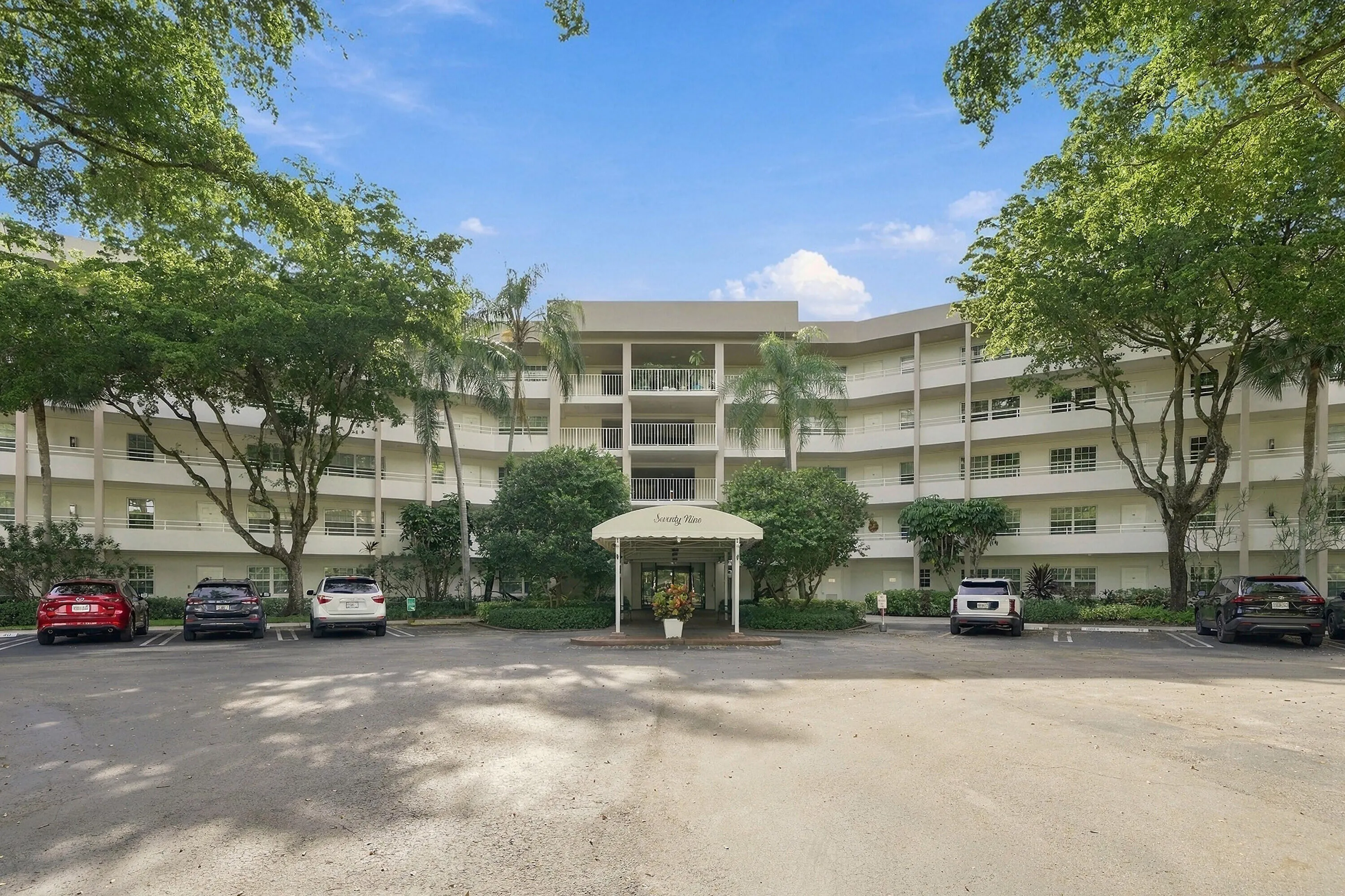 3980 Oaks Clubhouse Drive #212