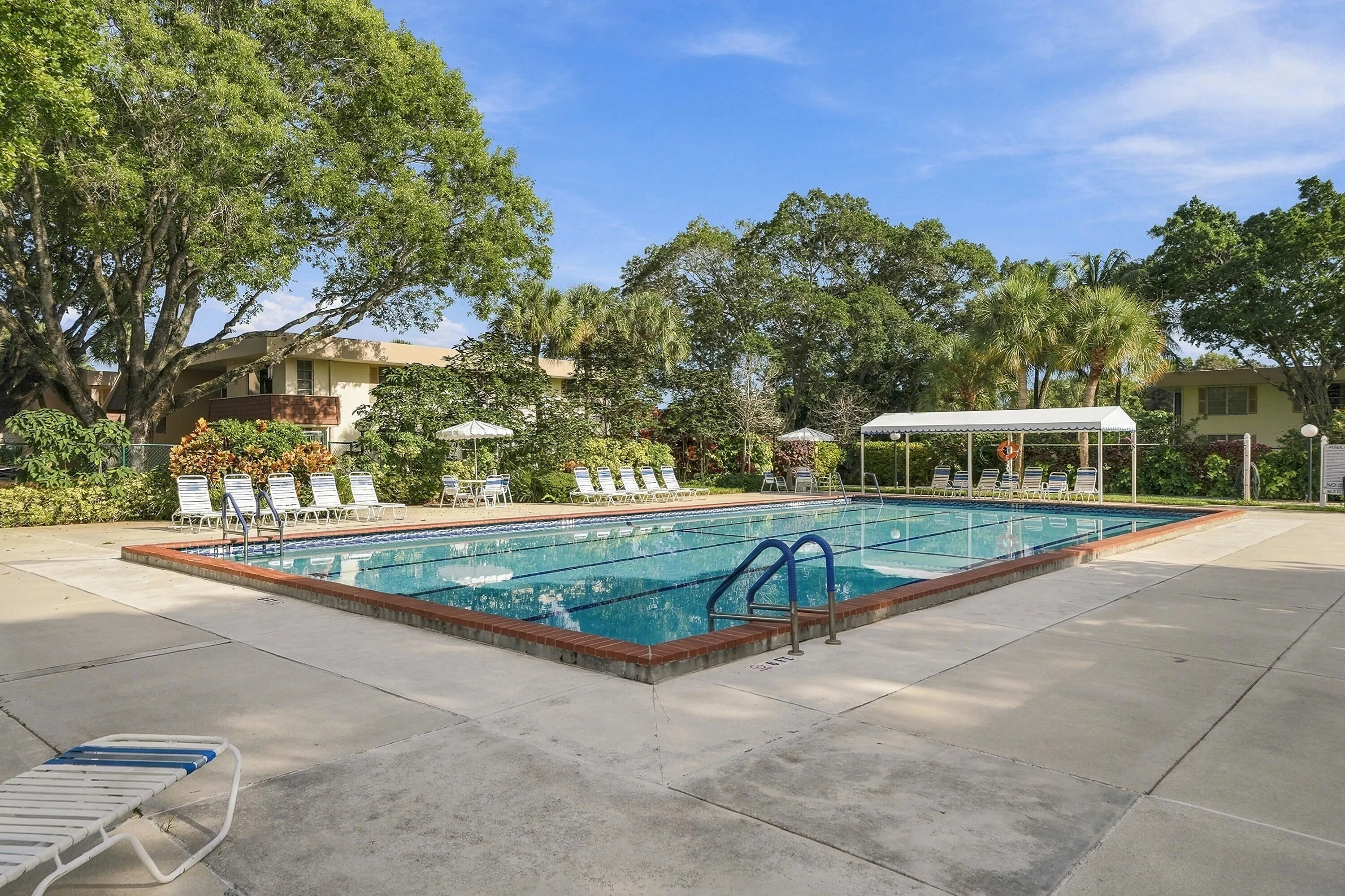 3980 Oaks Clubhouse Drive #212