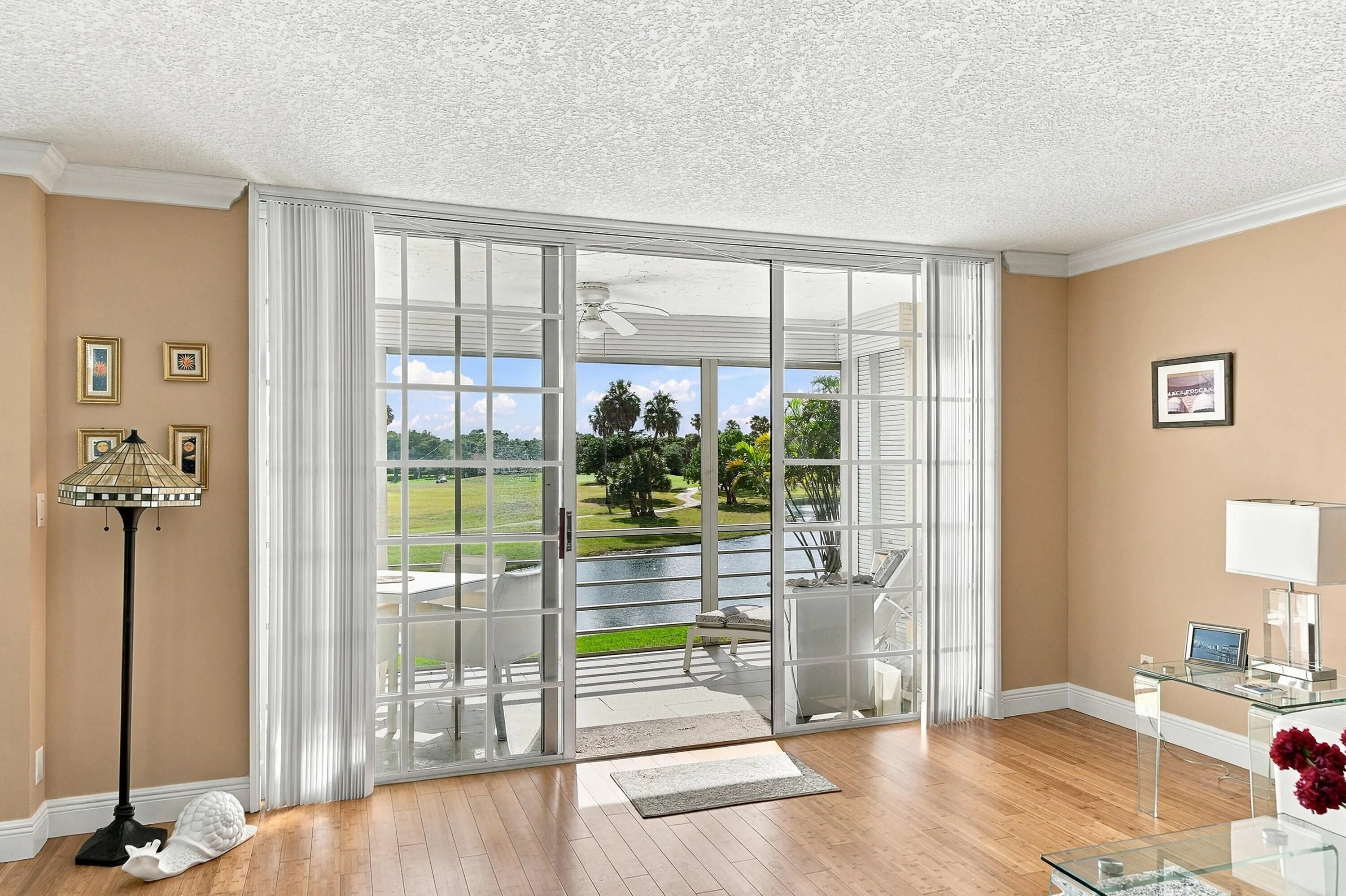 3980 Oaks Clubhouse Drive #212