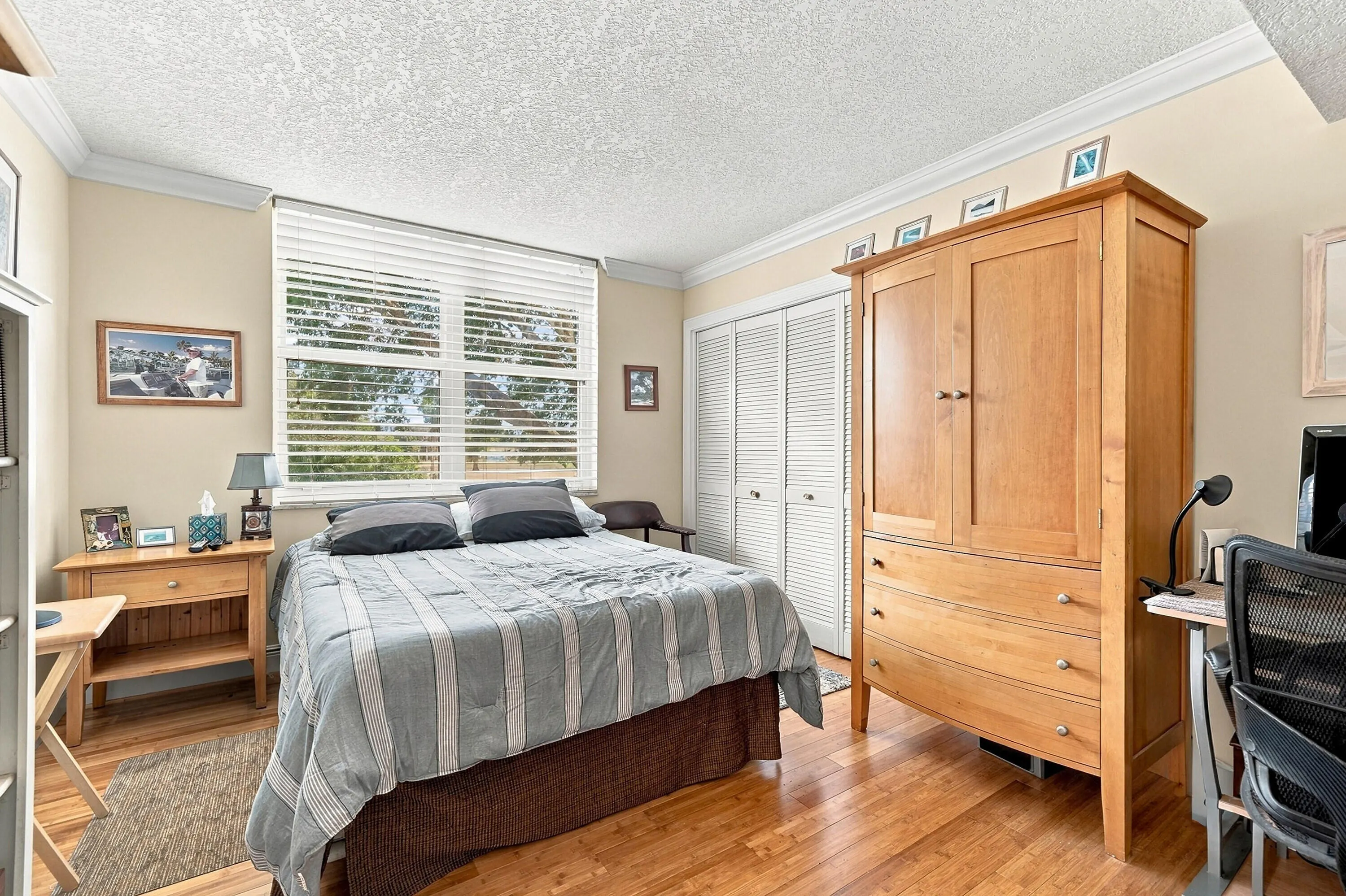 3980 Oaks Clubhouse Drive #212