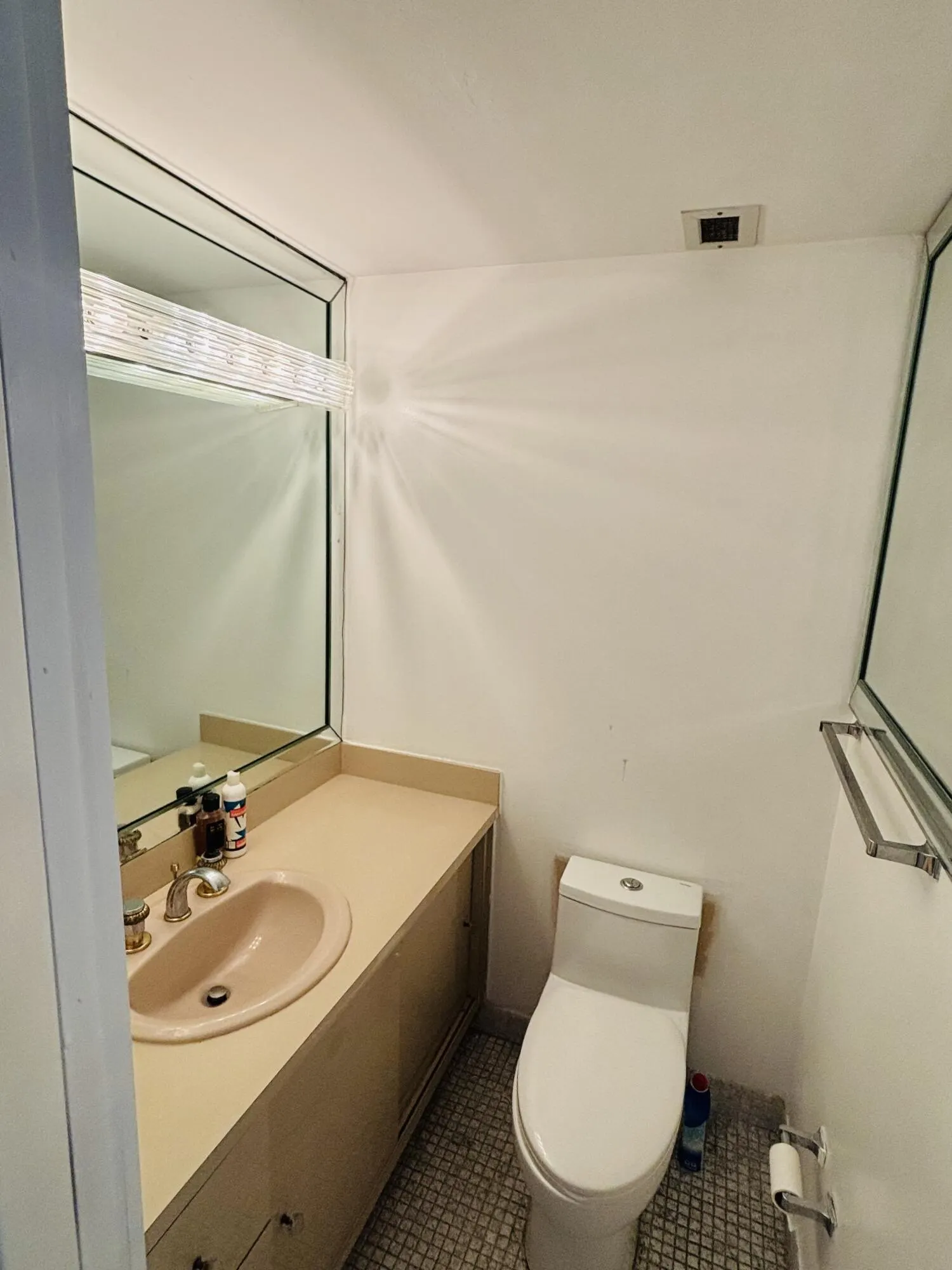500 BAYVIEW Drive #925