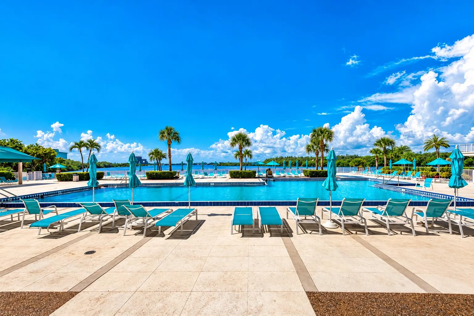 500 BAYVIEW Drive #925
