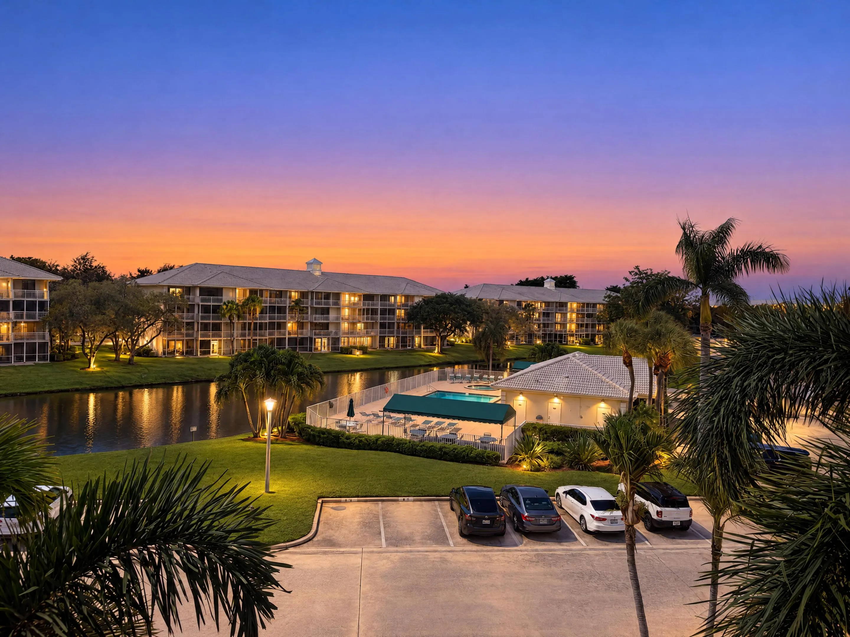 6133 BALBOA #405