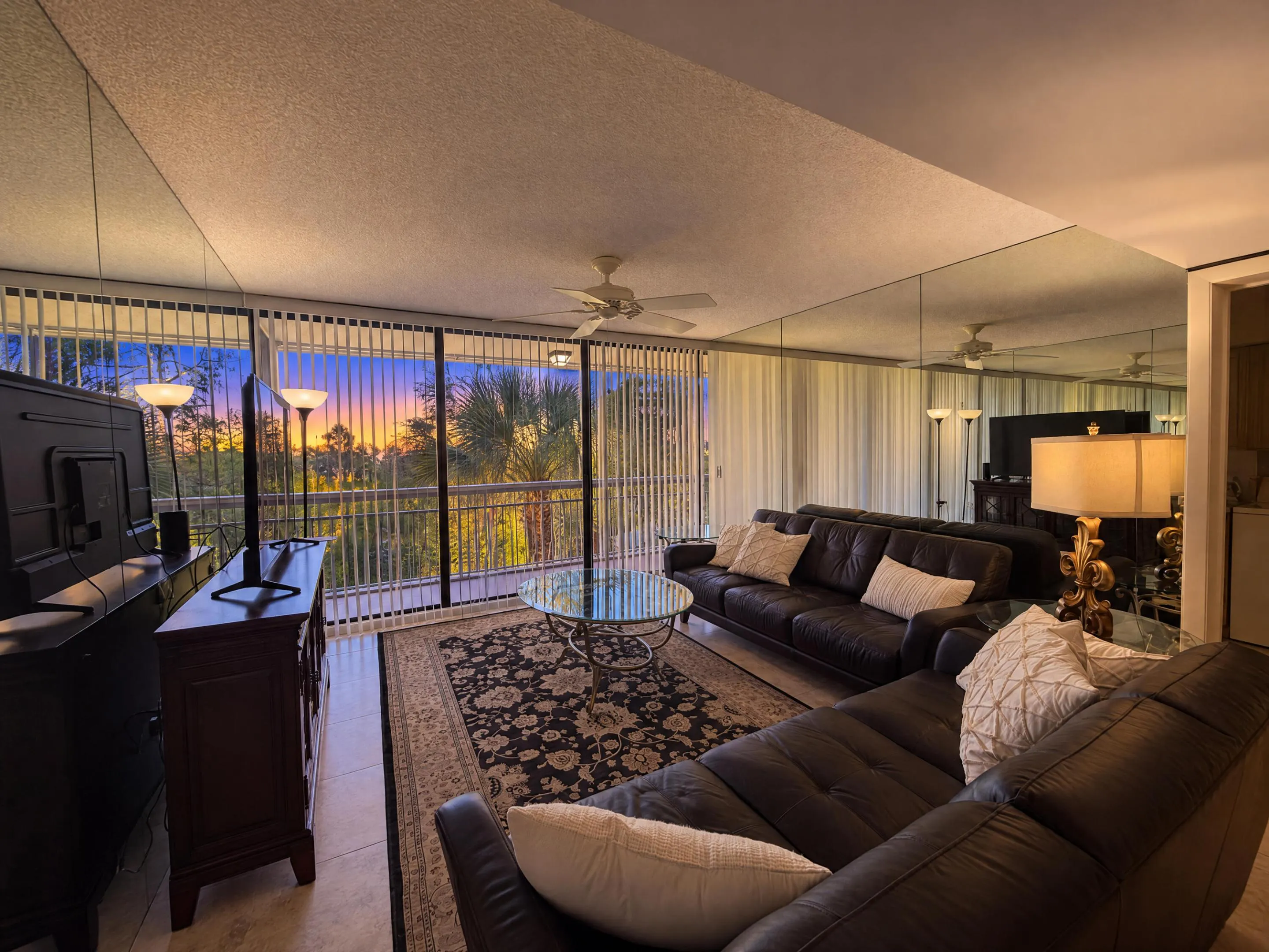 6133 BALBOA #405