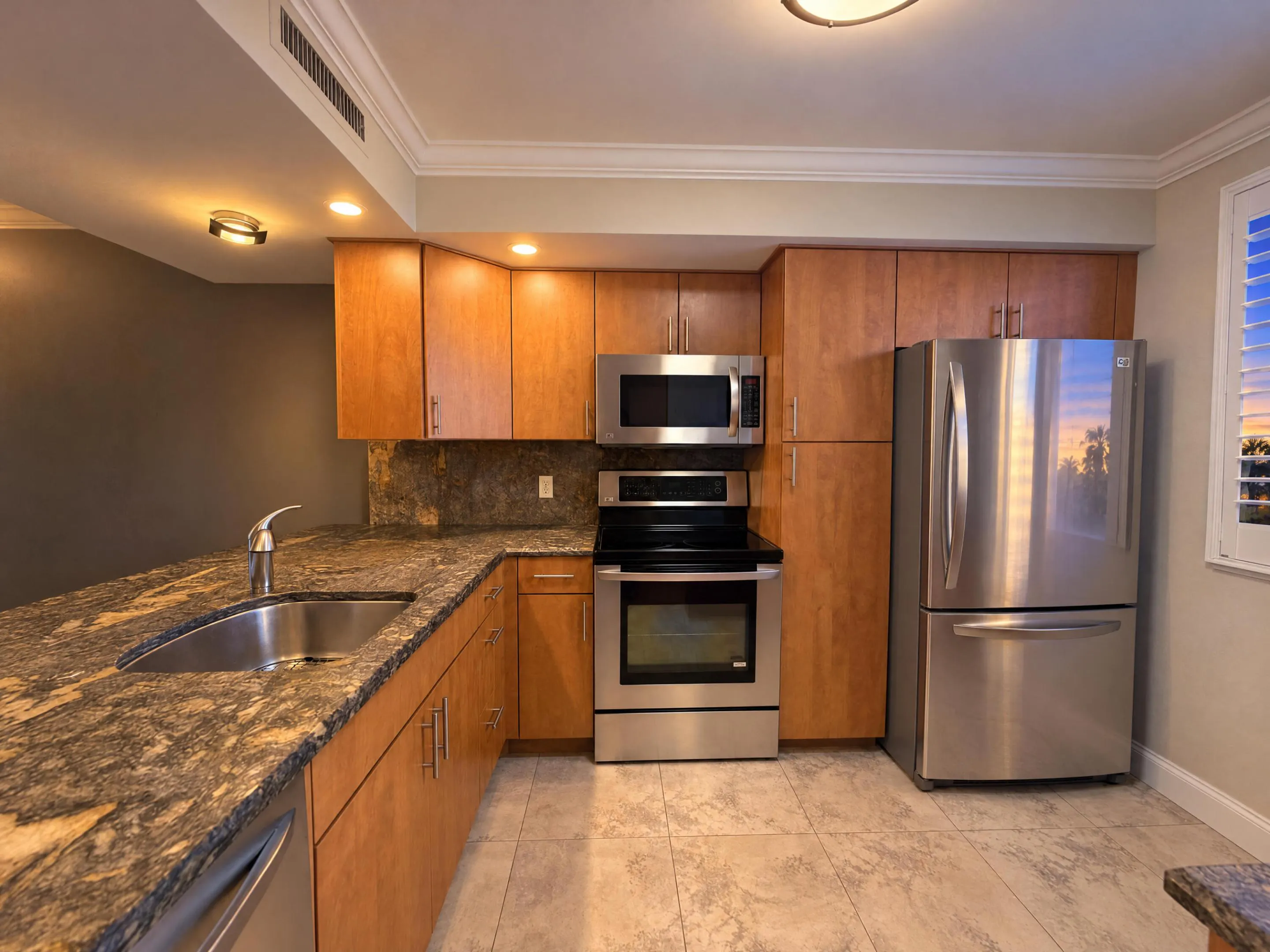 6133 BALBOA #405