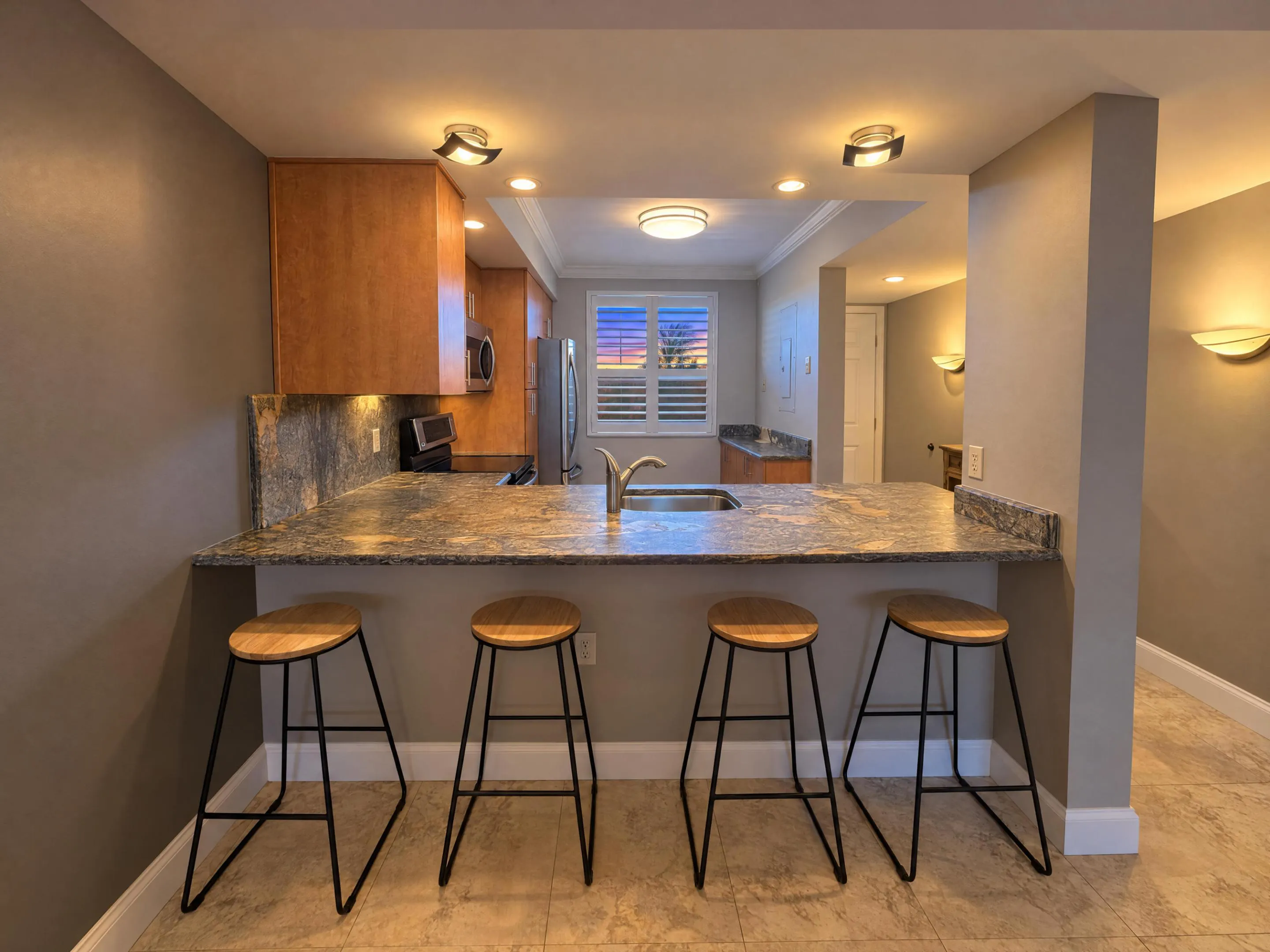 6133 BALBOA #405
