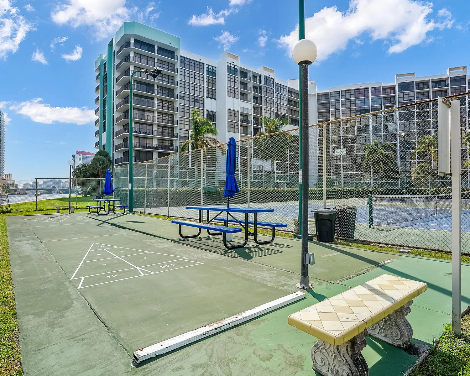 600 PARKVIEW Drive #703