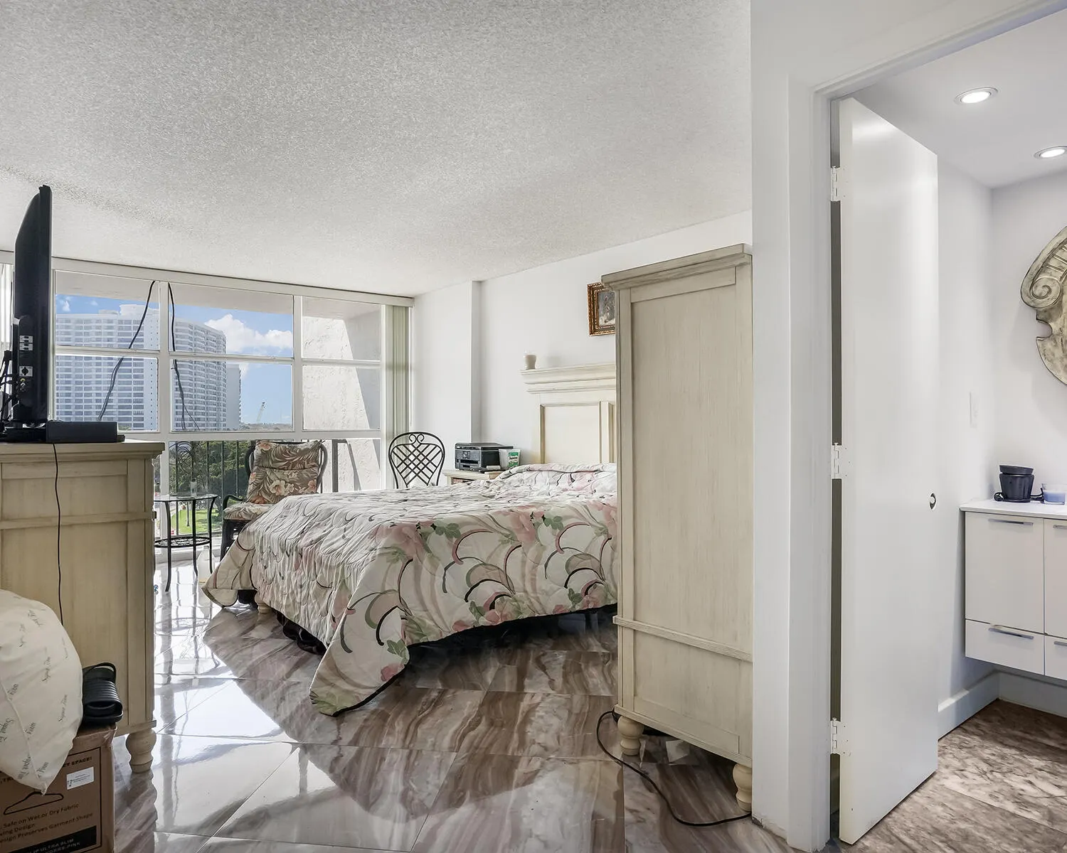 600 PARKVIEW Drive #703