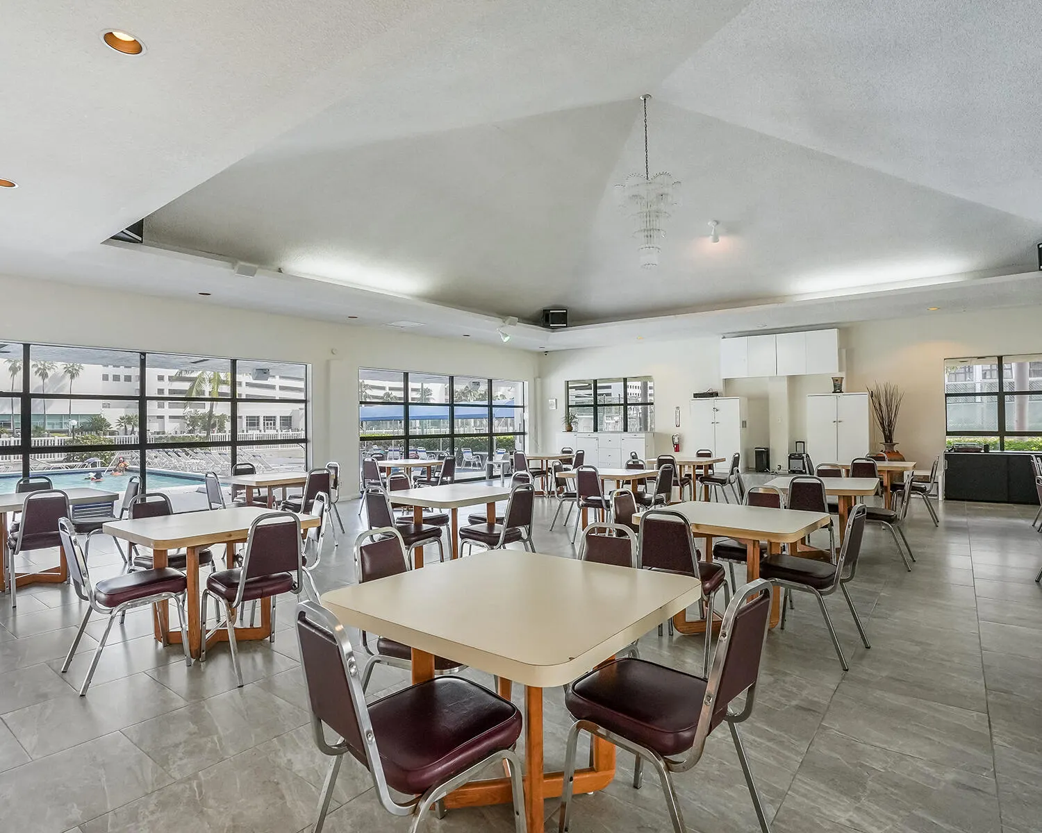 600 PARKVIEW Drive #703