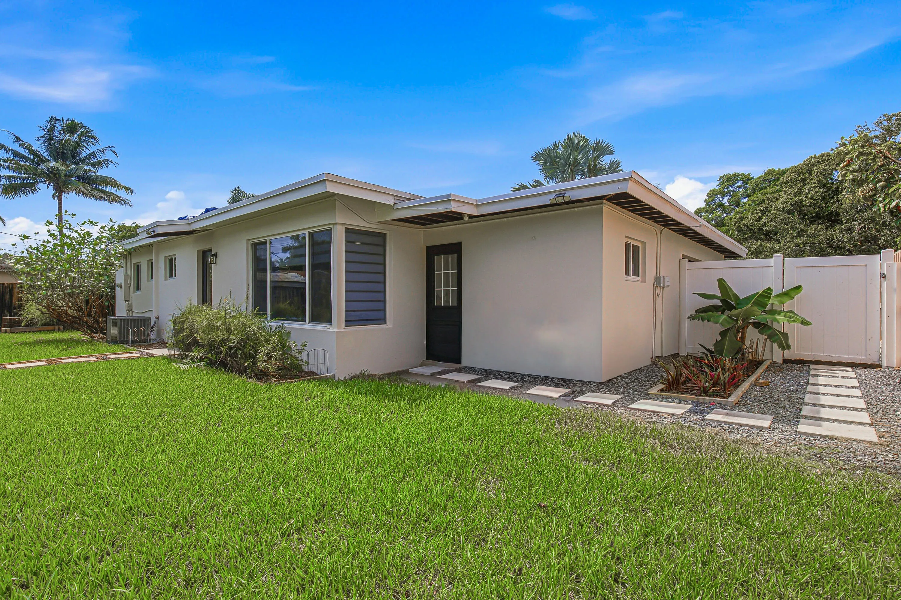 1530 SW 25TH Avenue