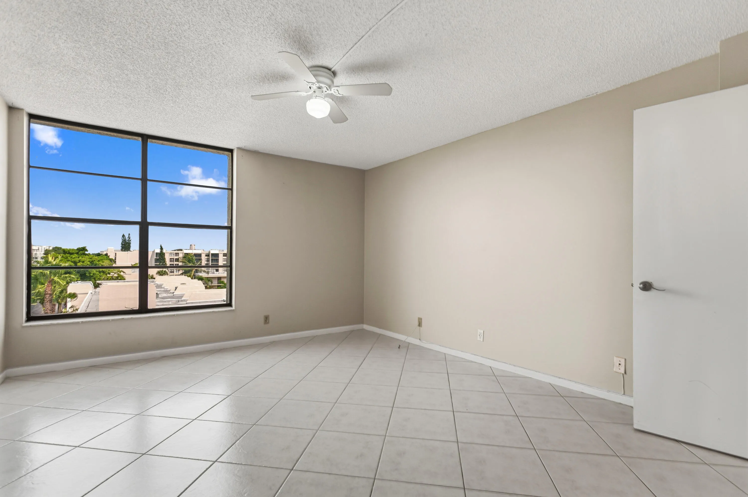 17 Royal Palm Way #6010