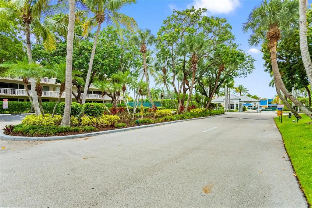 17 Royal Palm Way #6010