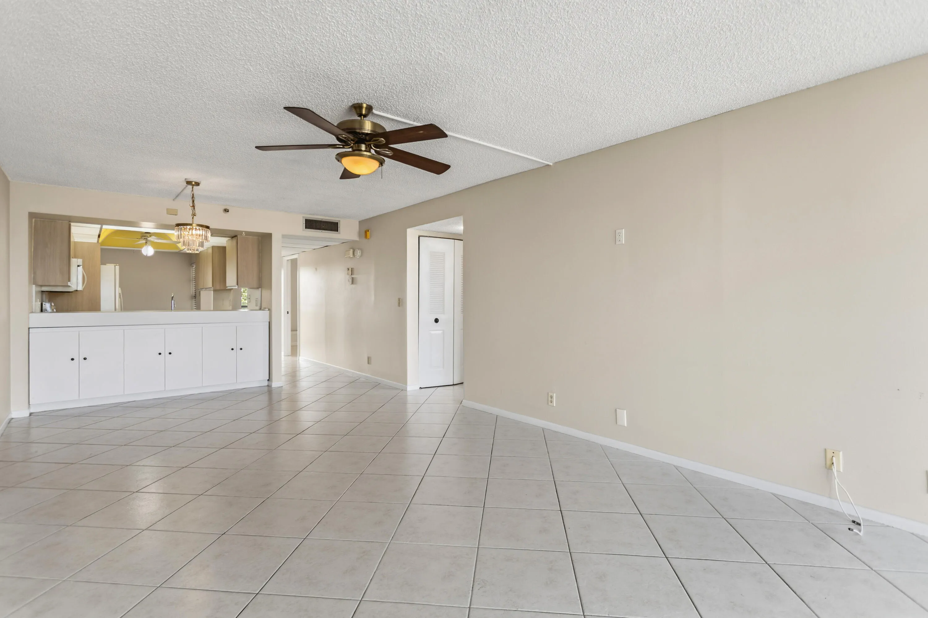 17 Royal Palm Way #6010