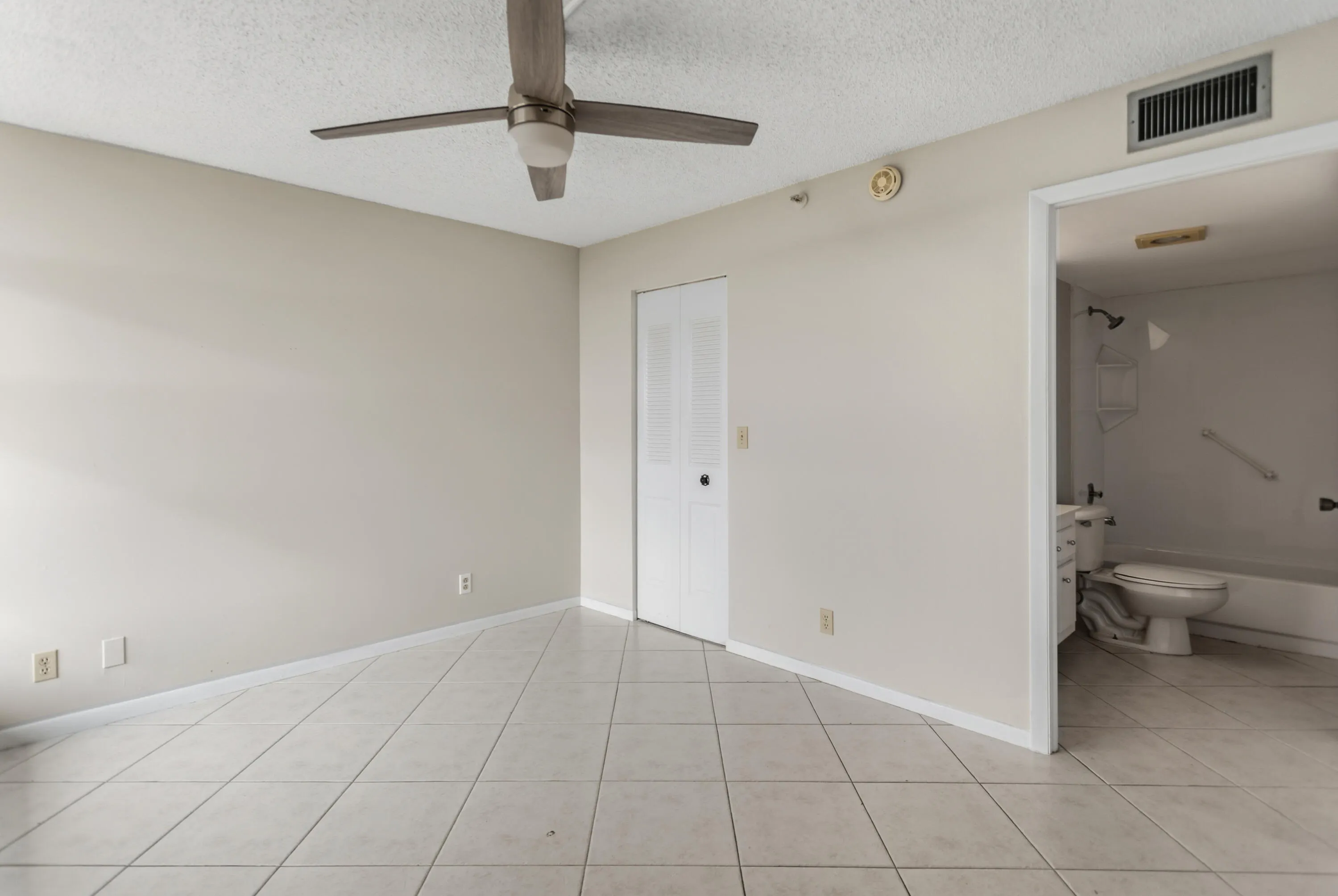 17 Royal Palm Way #6010