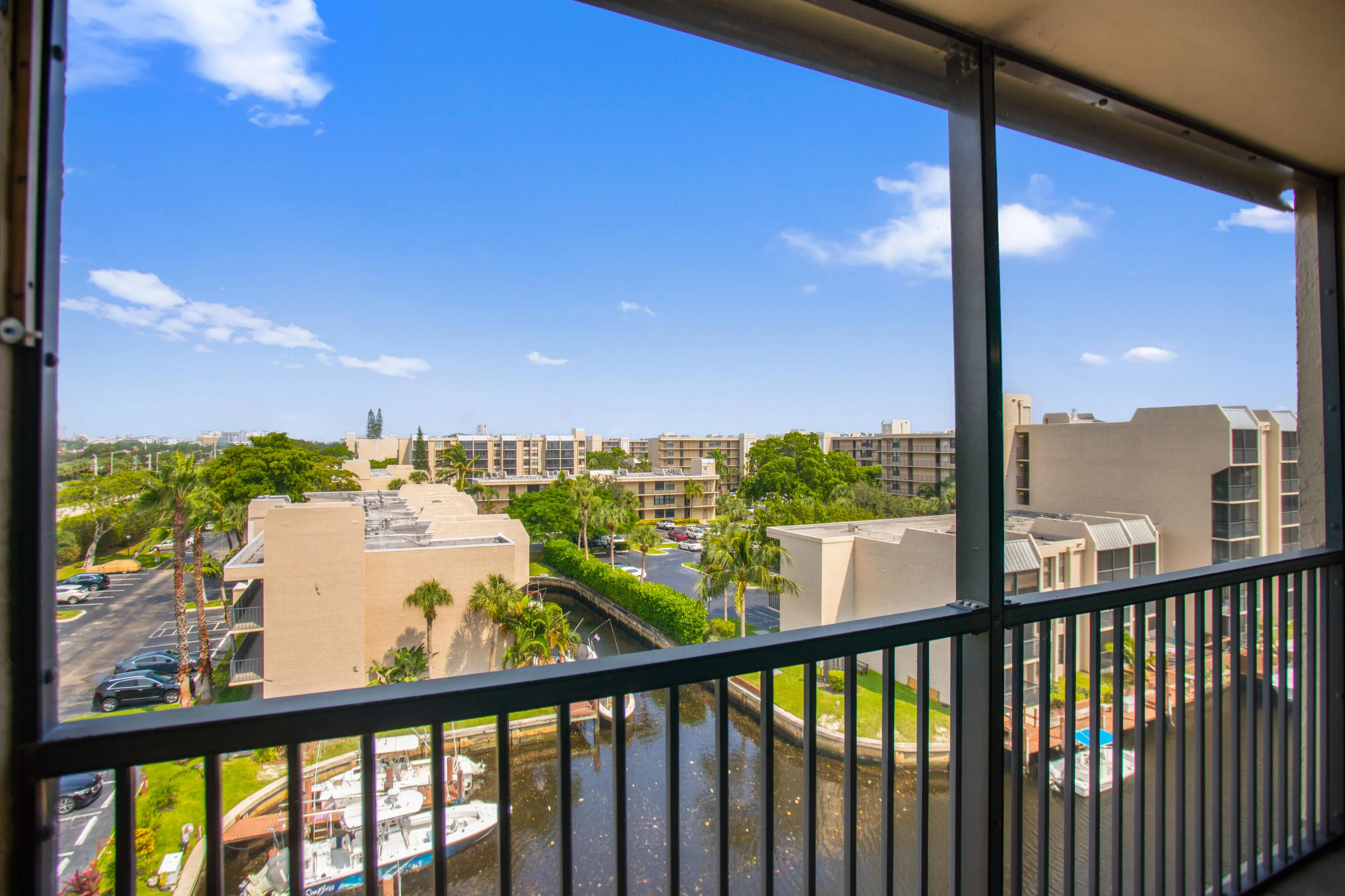 17 Royal Palm Way #6010