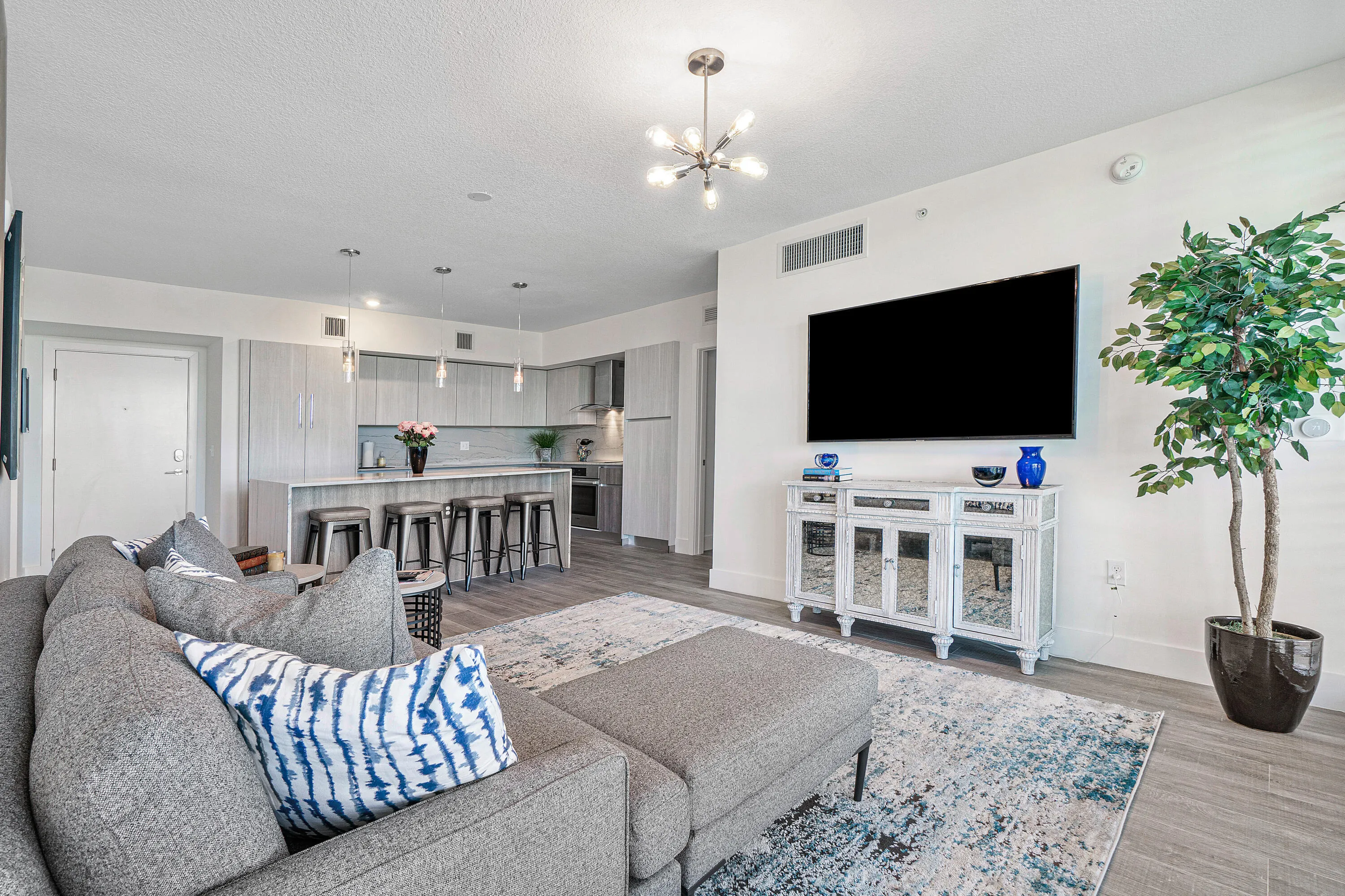 111 SE 1st Avenue #416