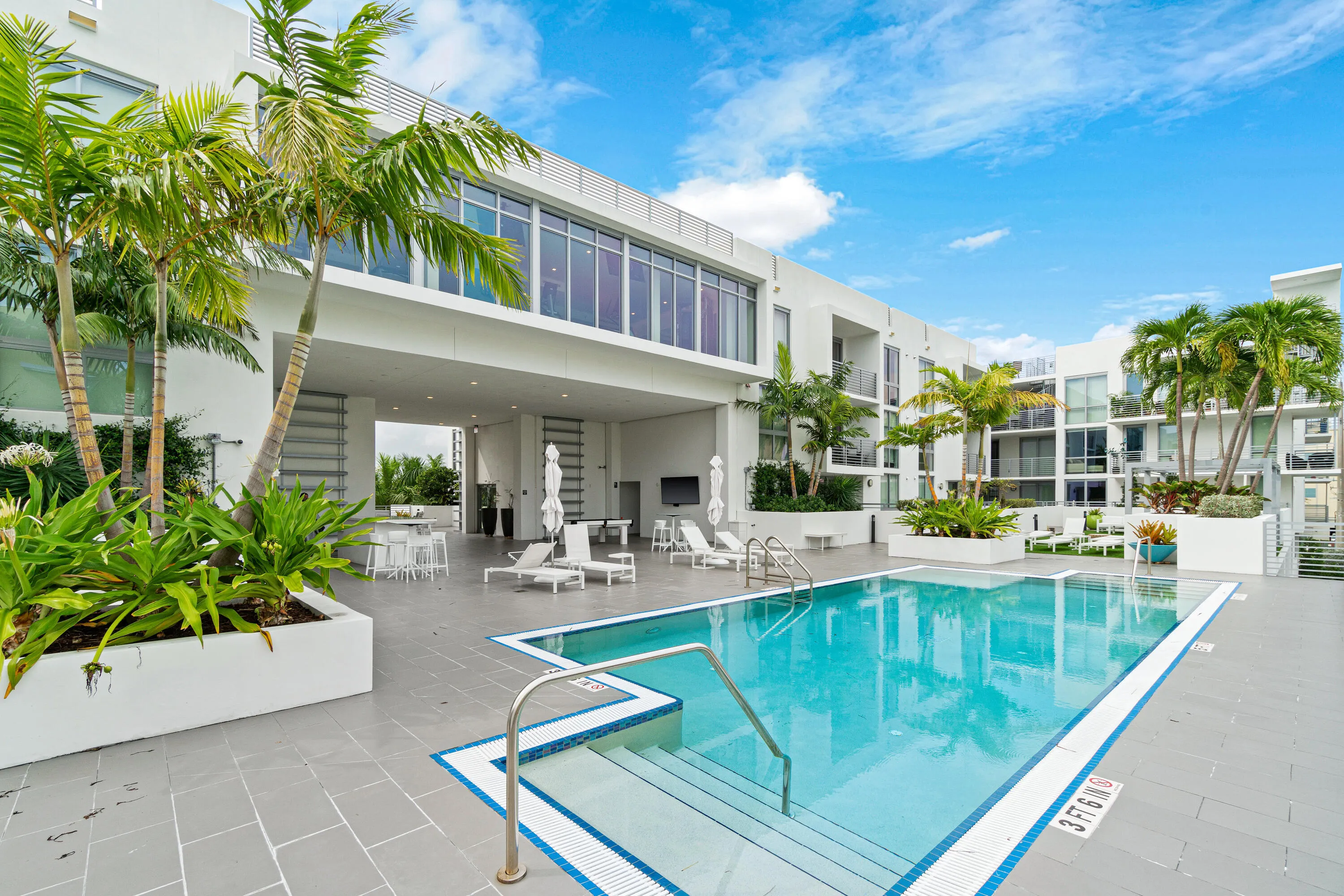 111 SE 1st Avenue #416