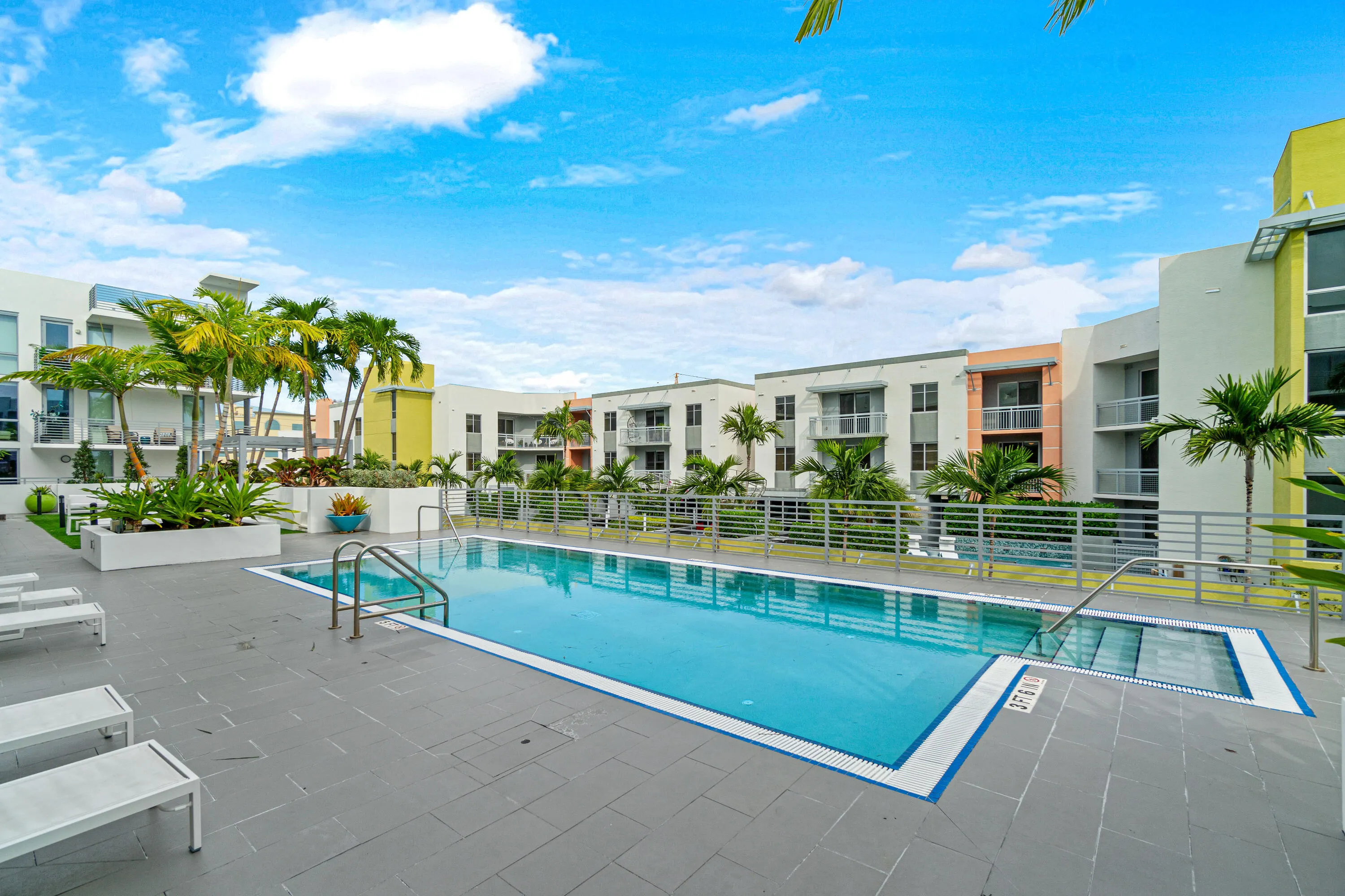 111 SE 1ST Avenue #416