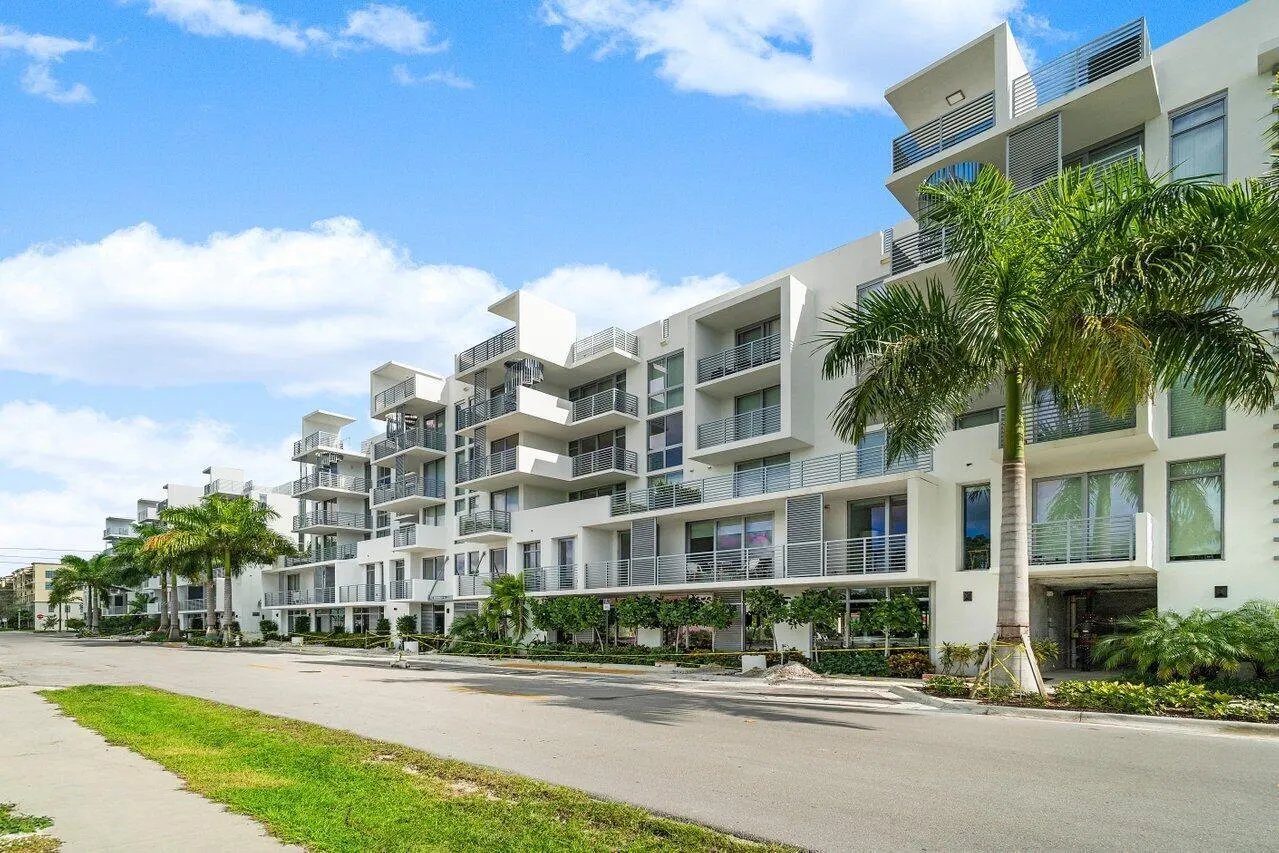 111 SE 1ST Avenue #416