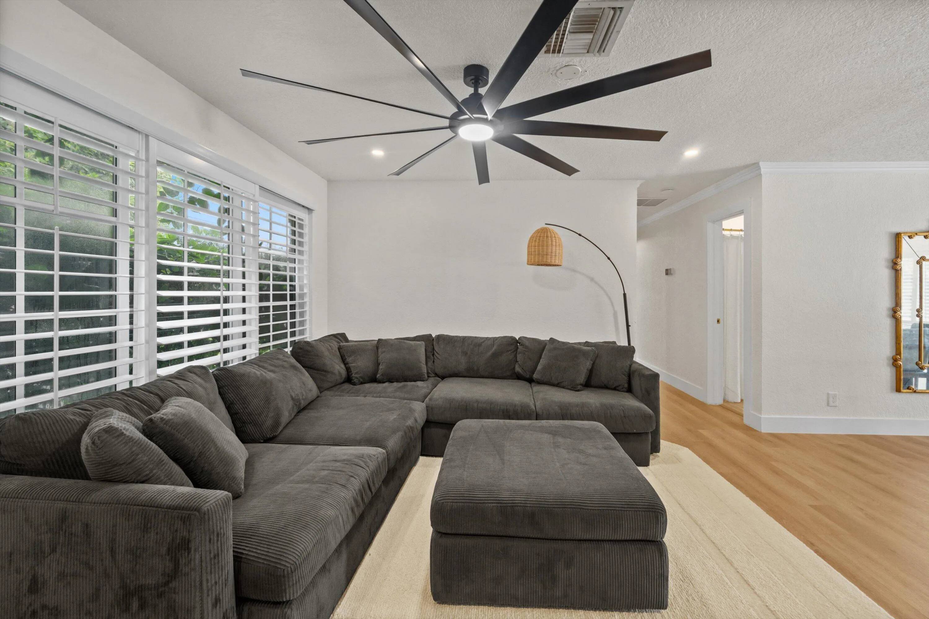 160 SE 9TH Street