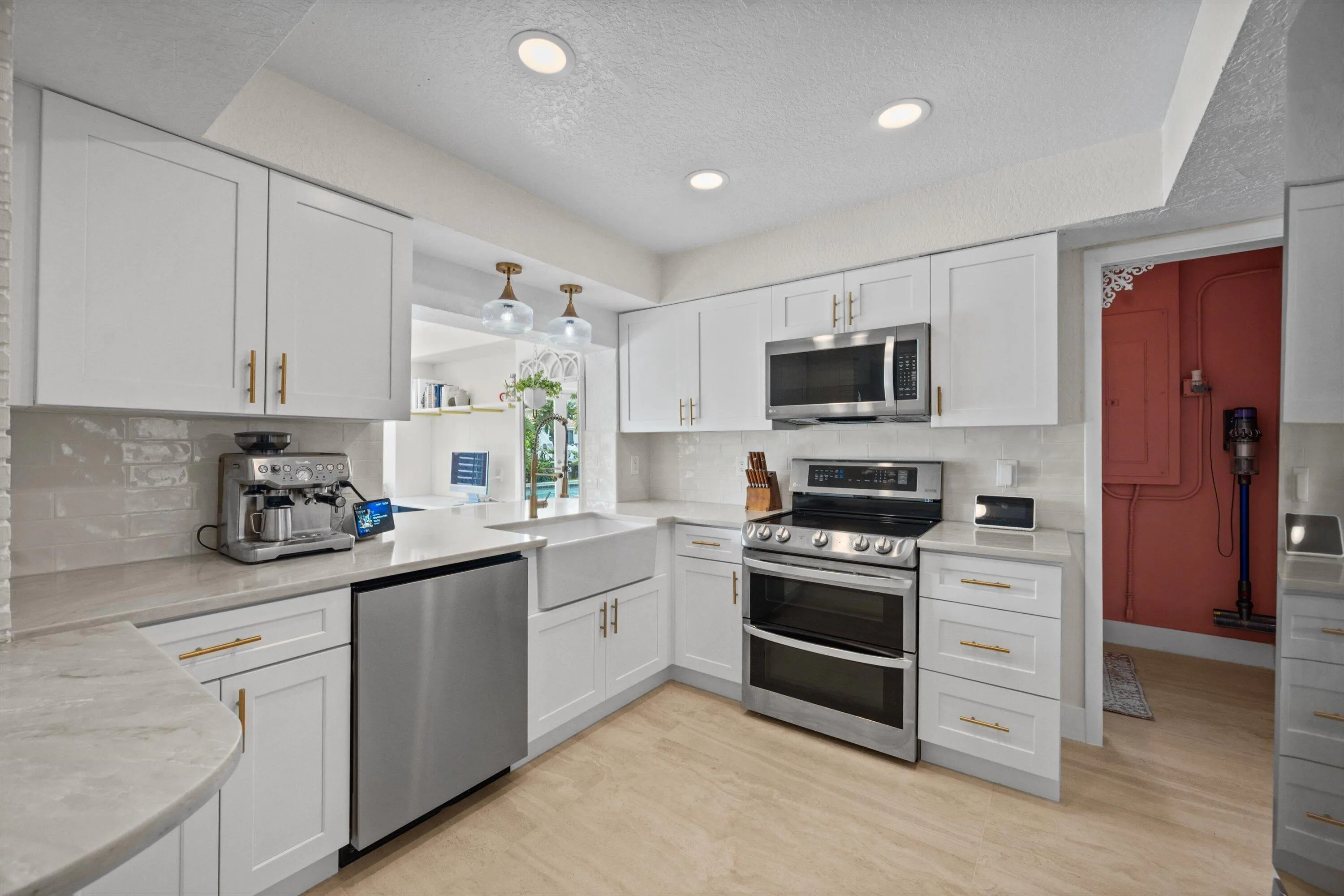 160 SE 9TH Street