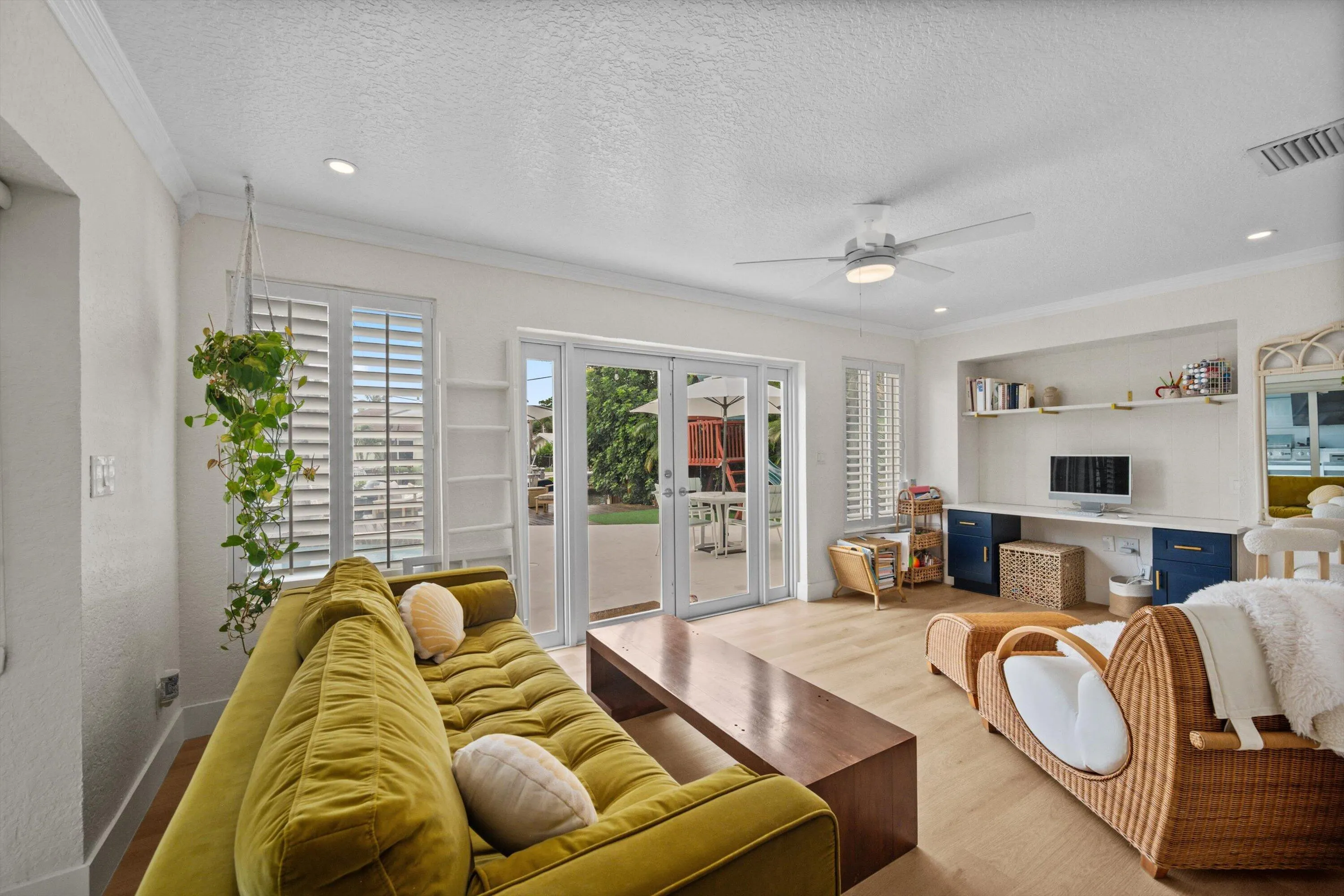 160 SE 9TH Street