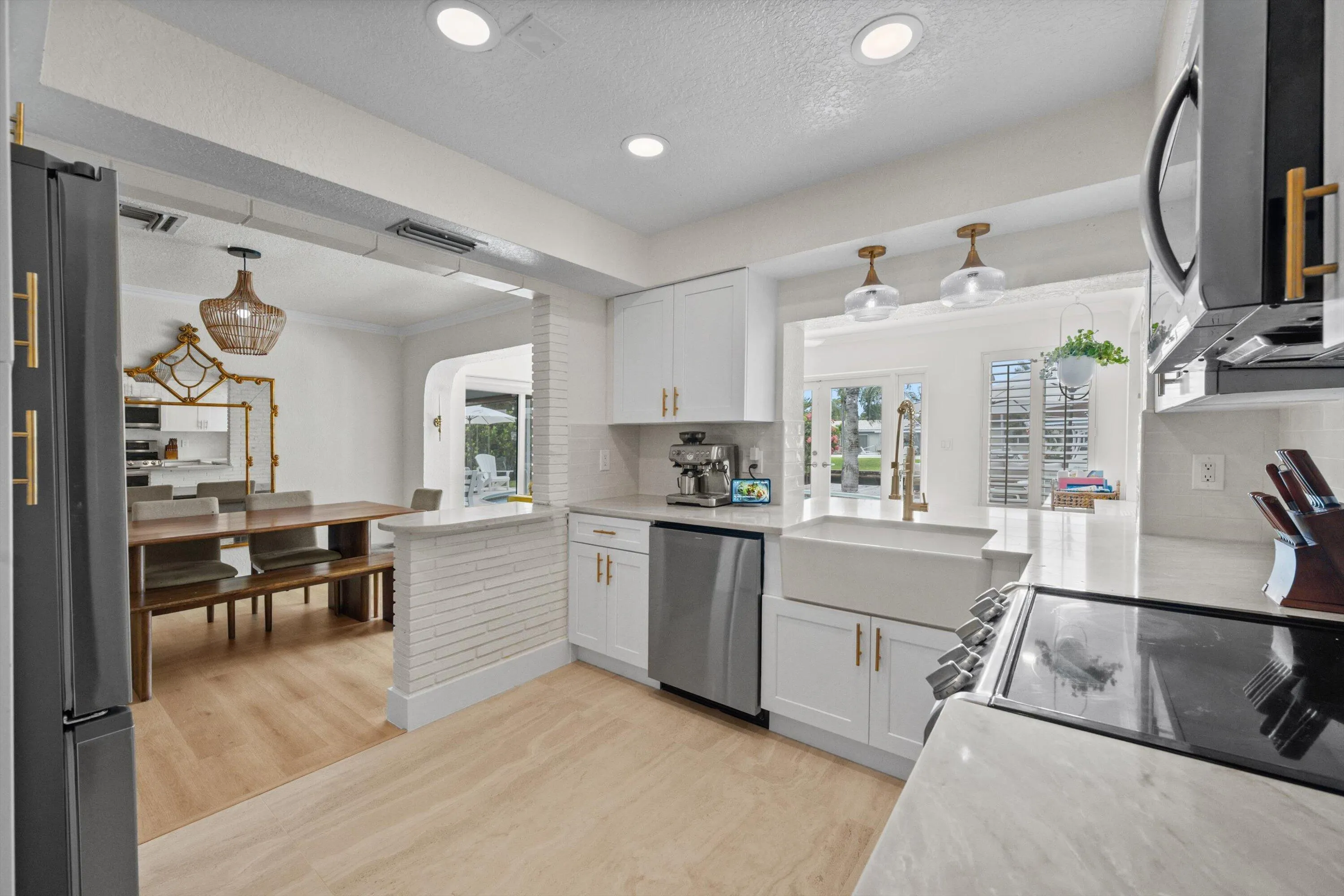 160 SE 9TH Street