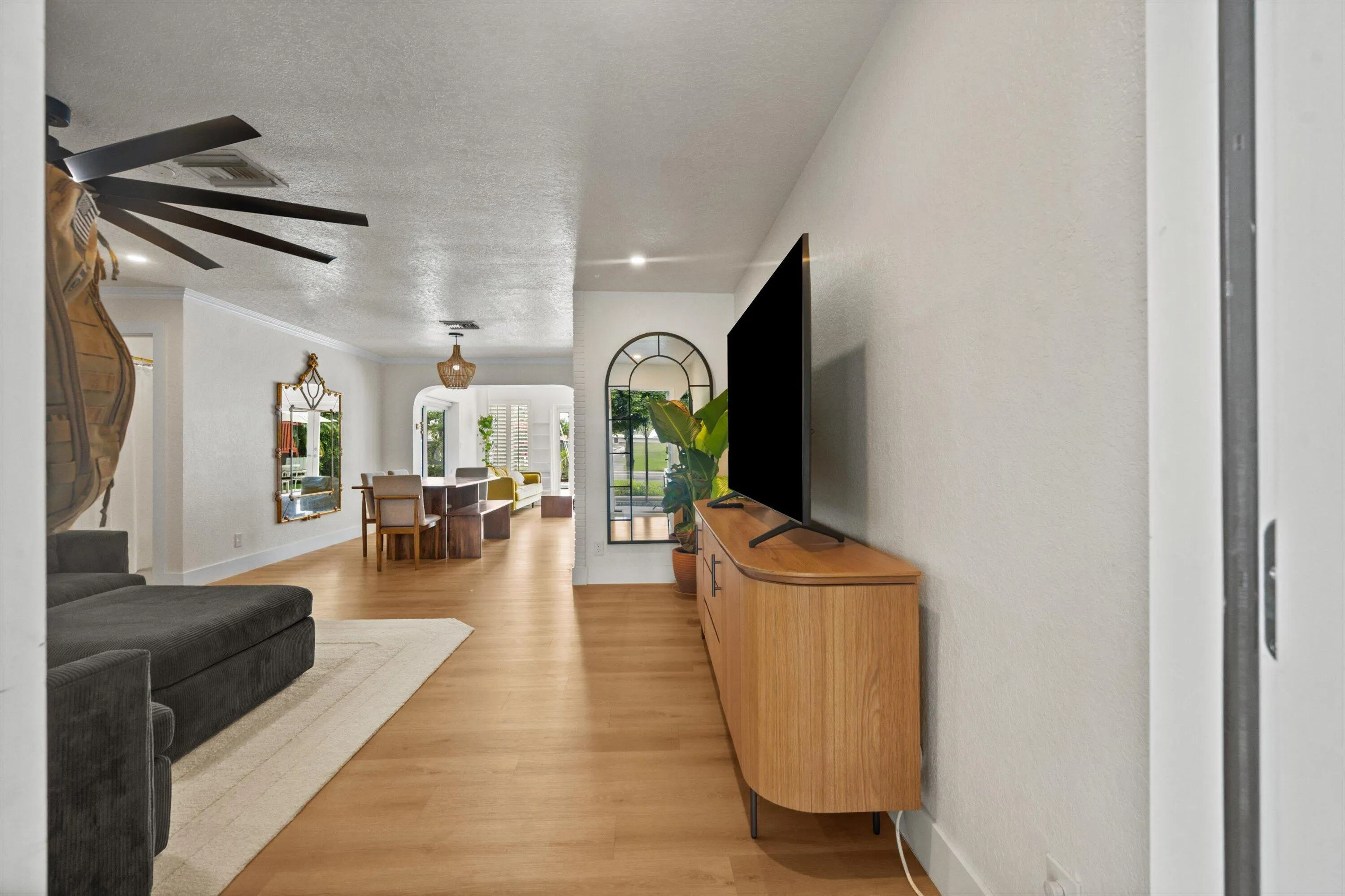 160 SE 9TH Street