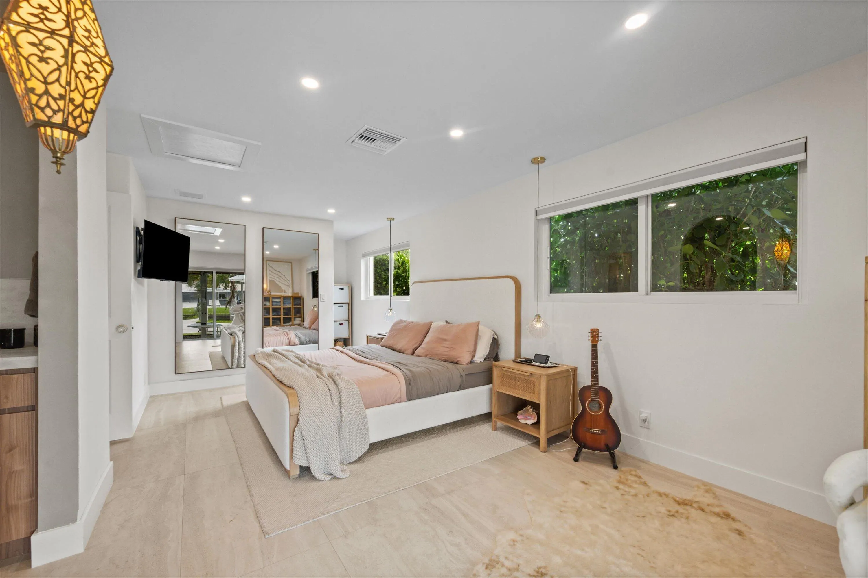 160 SE 9TH Street
