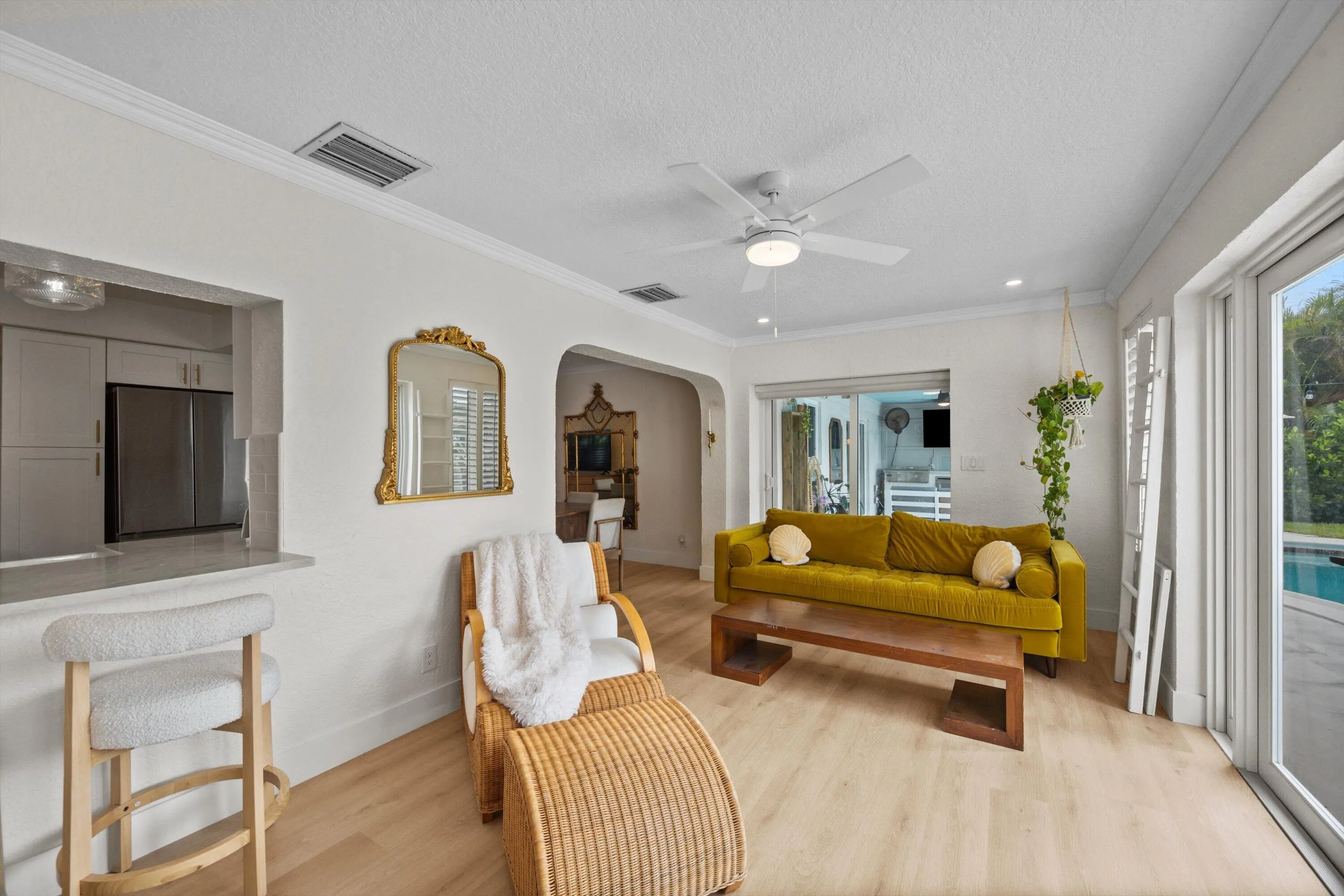 160 SE 9TH Street
