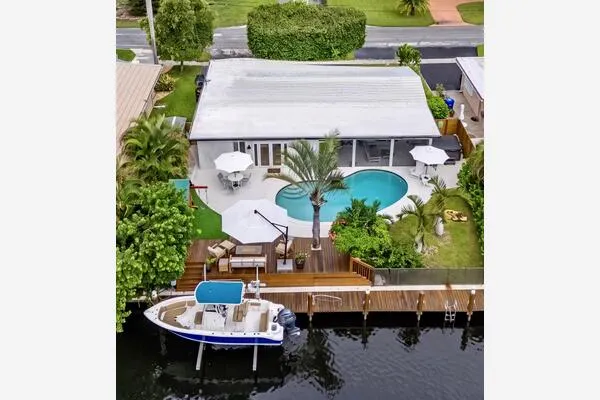 160 SE 9TH Street