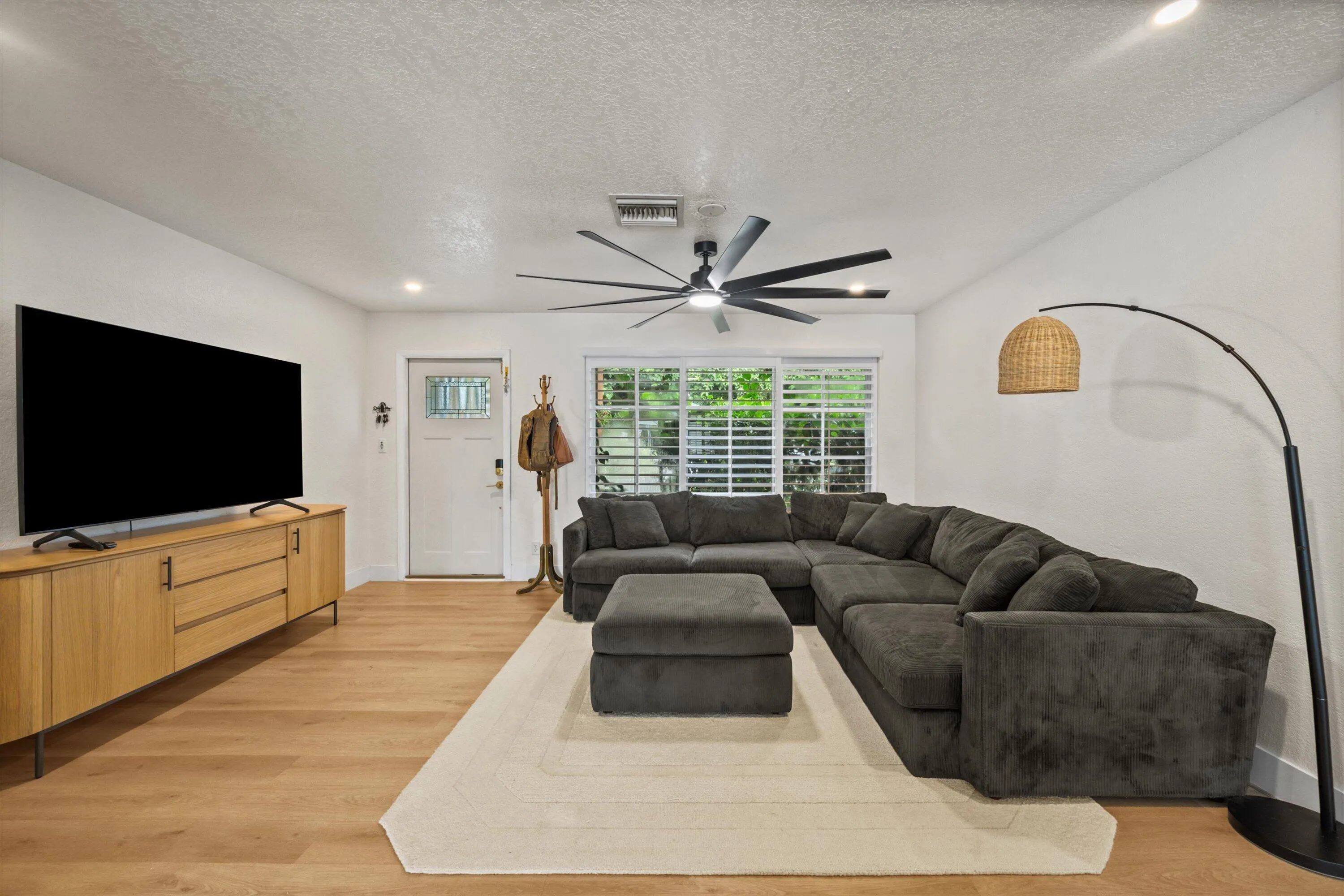 160 SE 9TH Street