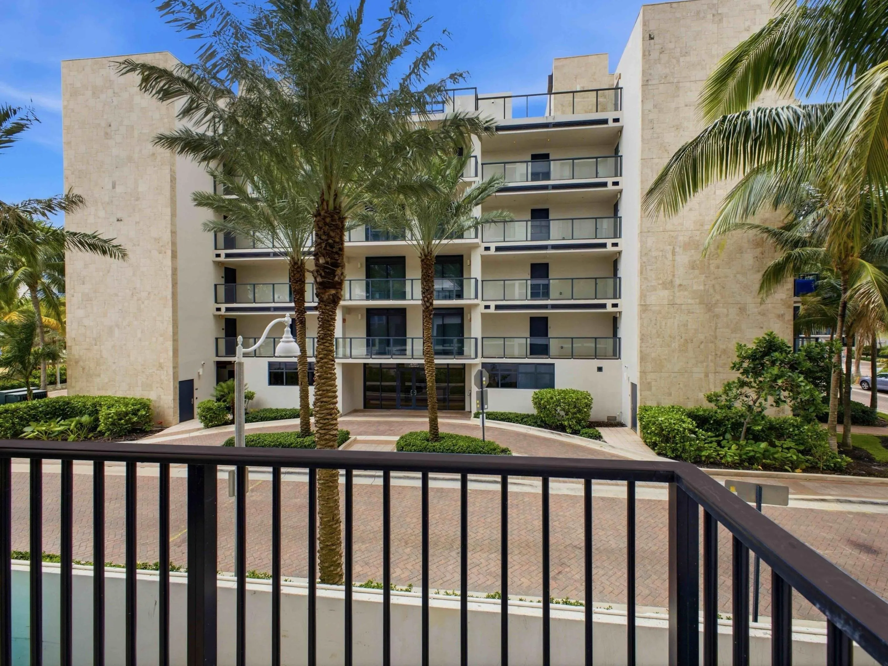 2101 S OCEAN #202