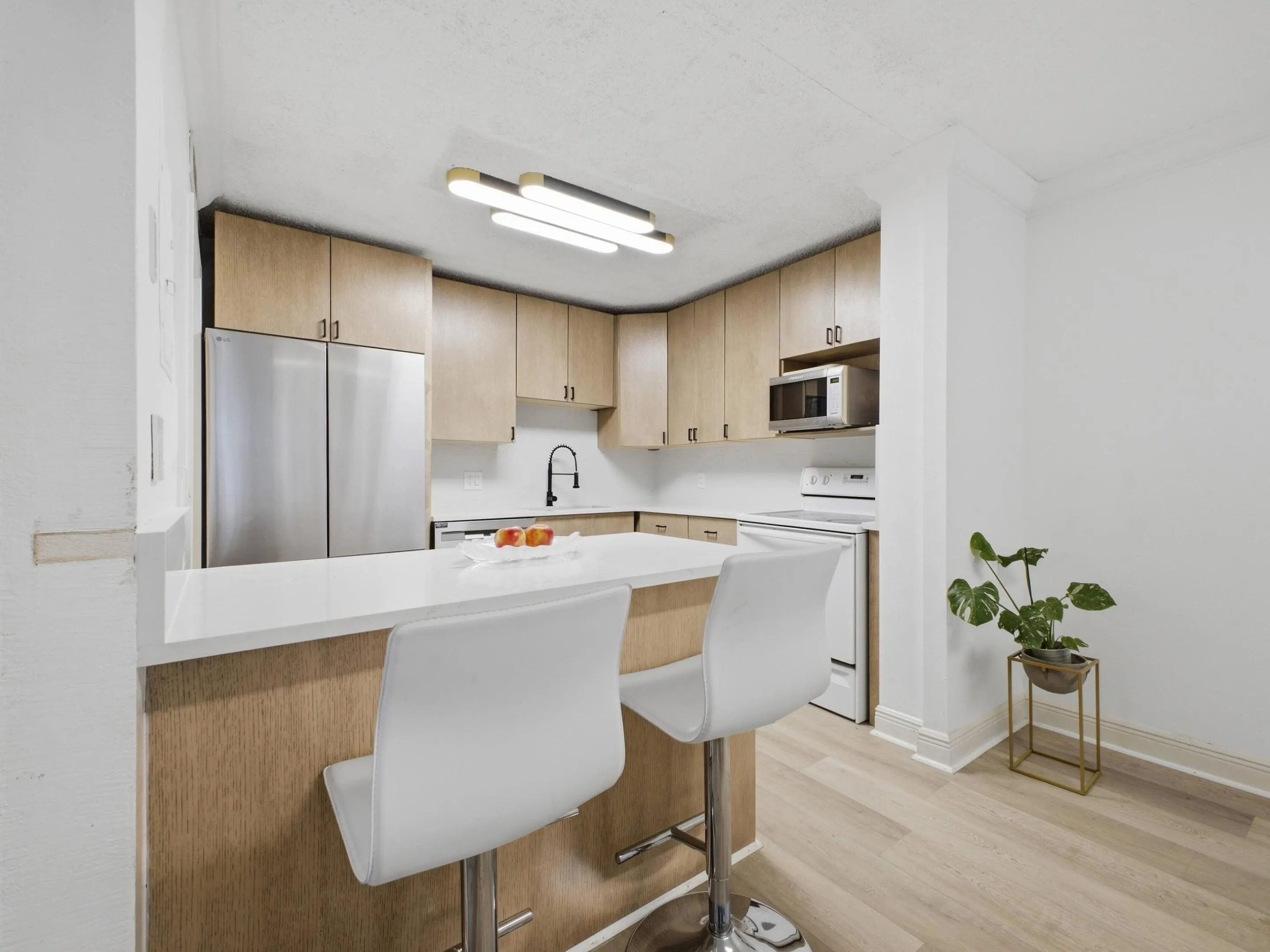 2101 S OCEAN #202