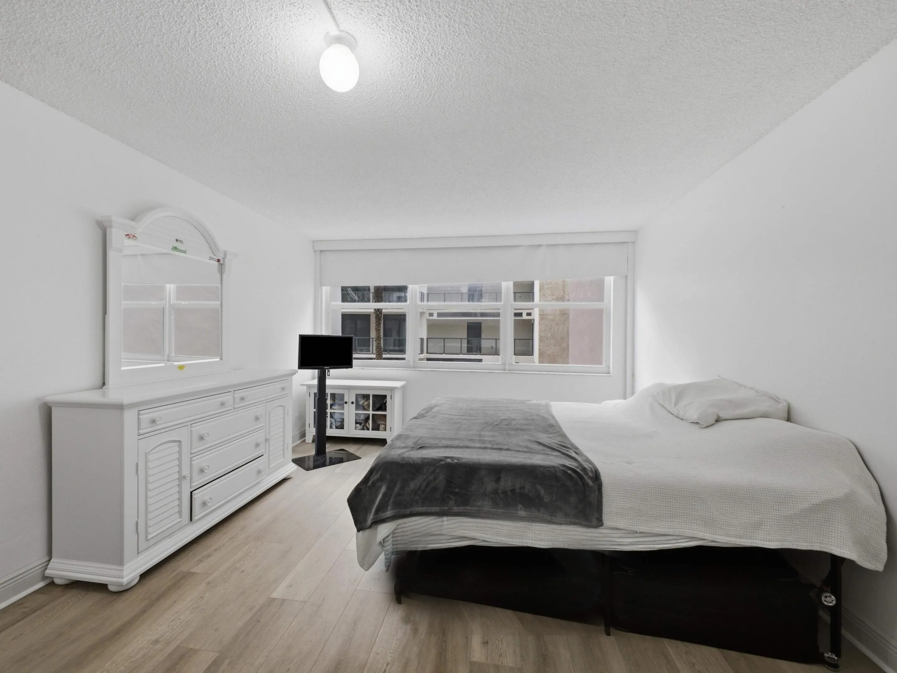 2101 S OCEAN #202