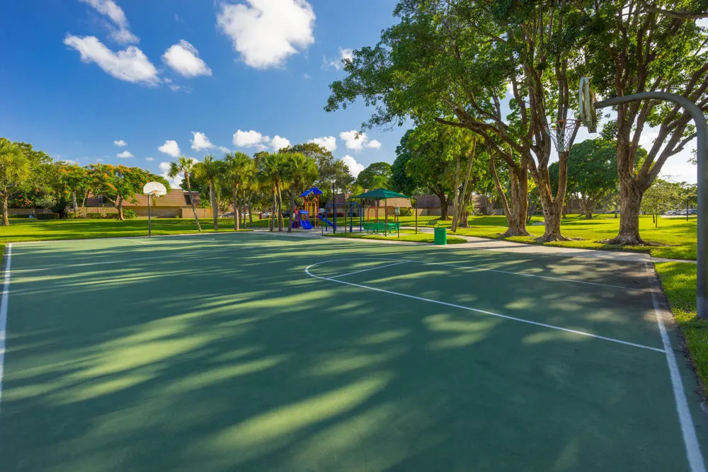 818 8TH Court