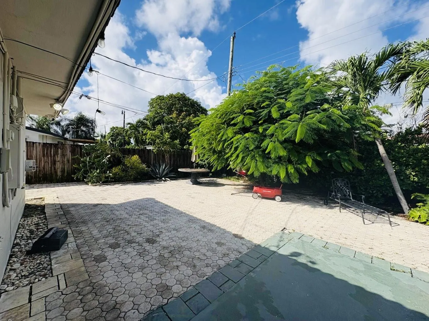 2711 NE 11TH Terrace