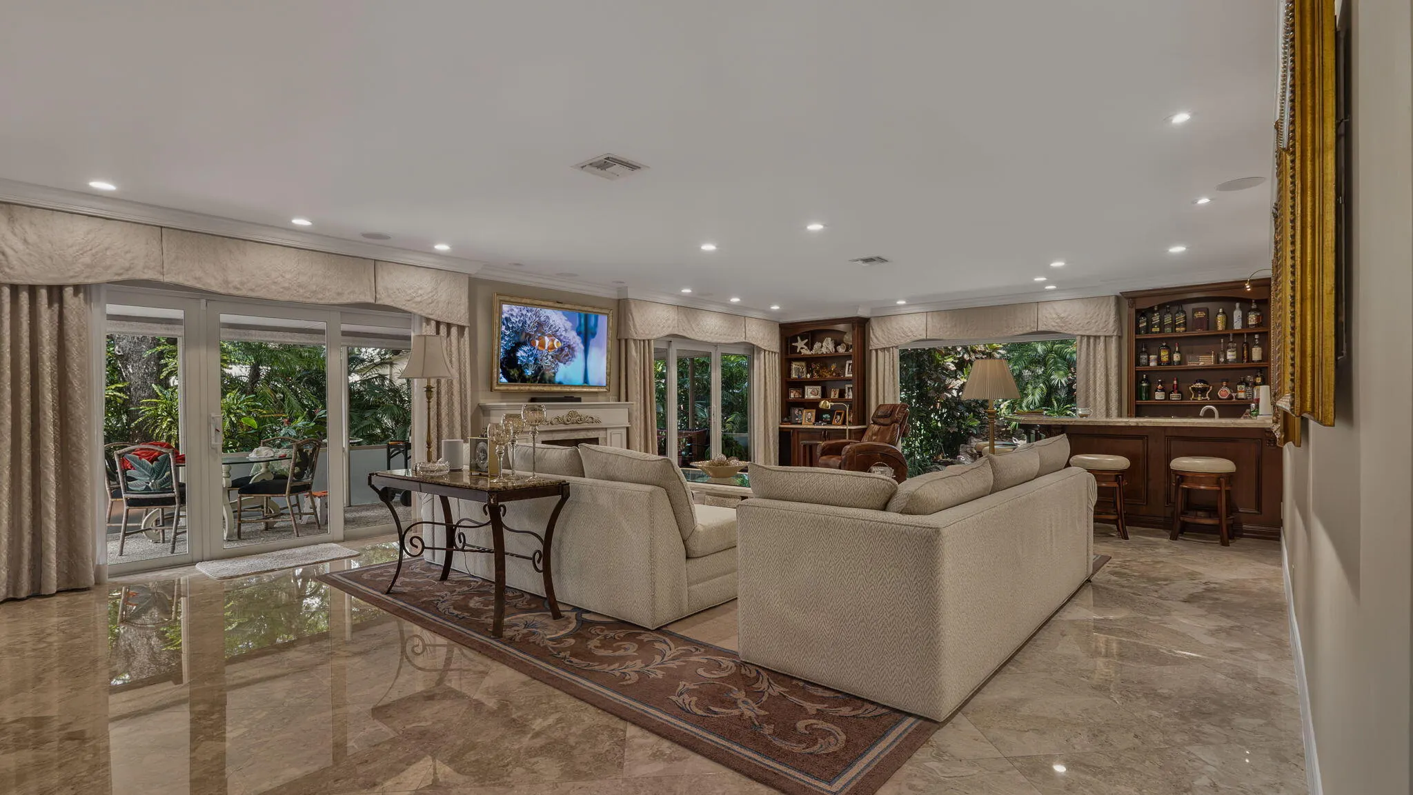3745 OAKS CLUBHOUSE Drive #V-8