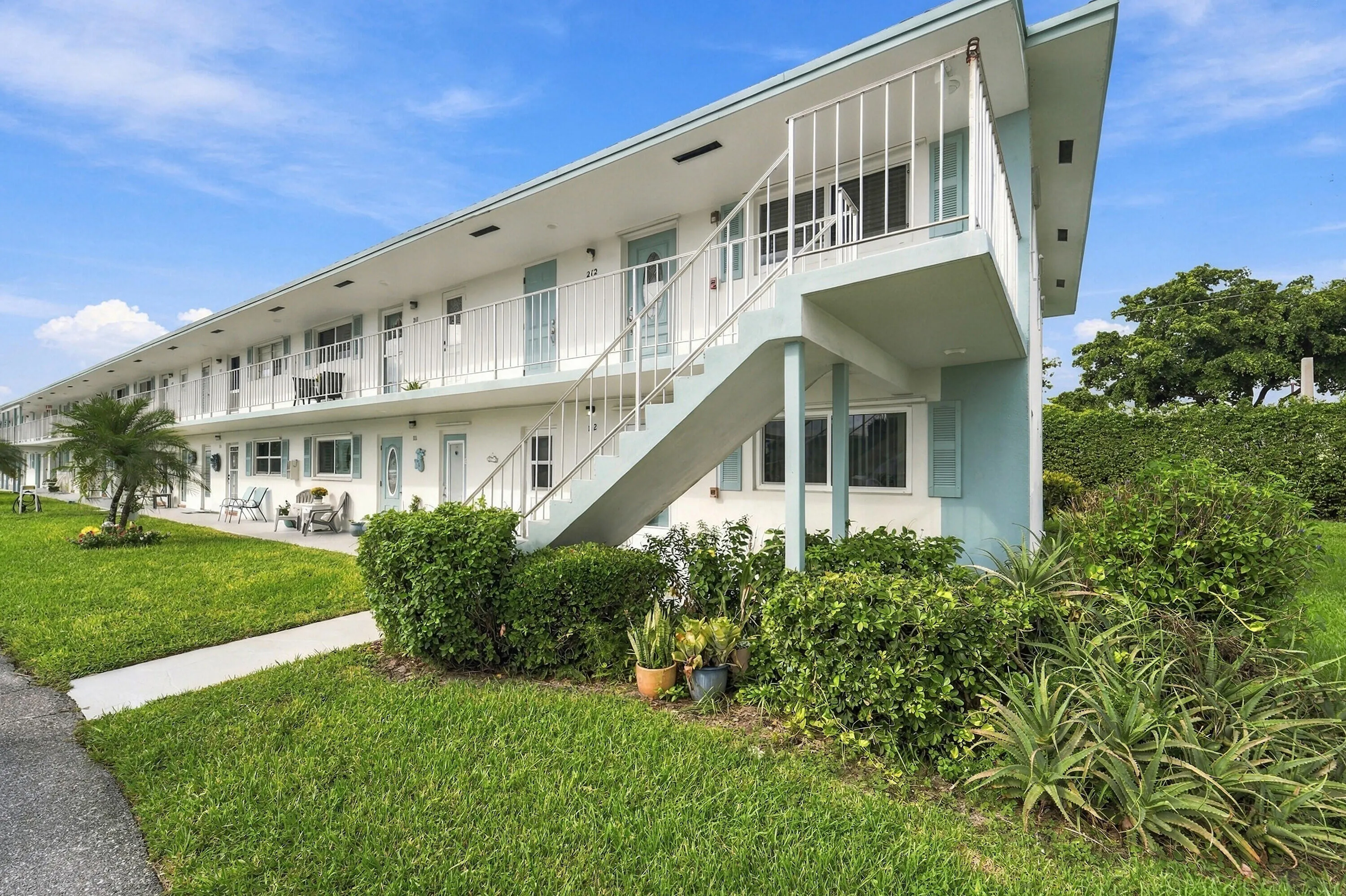 1117 LAKE Terrace #112
