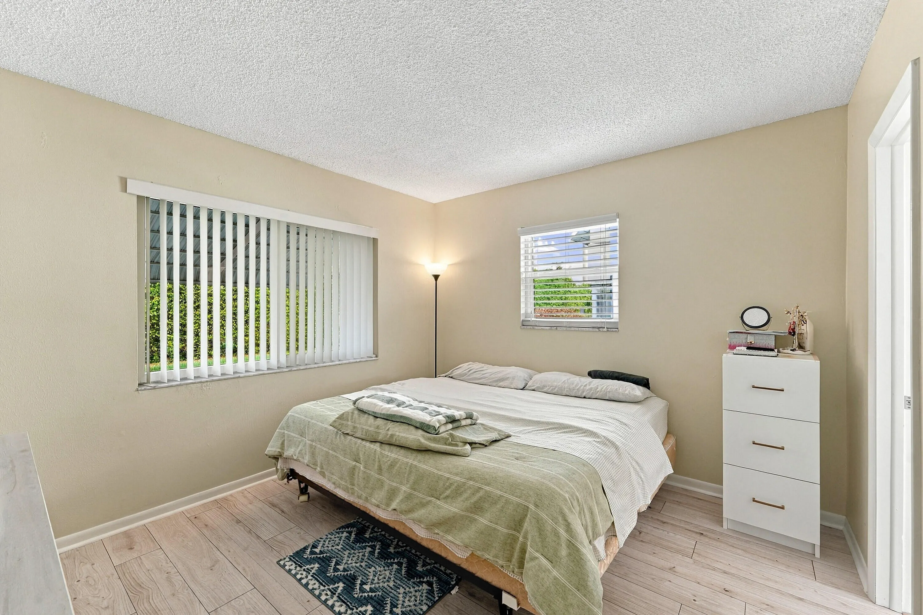 1117 LAKE Terrace #112